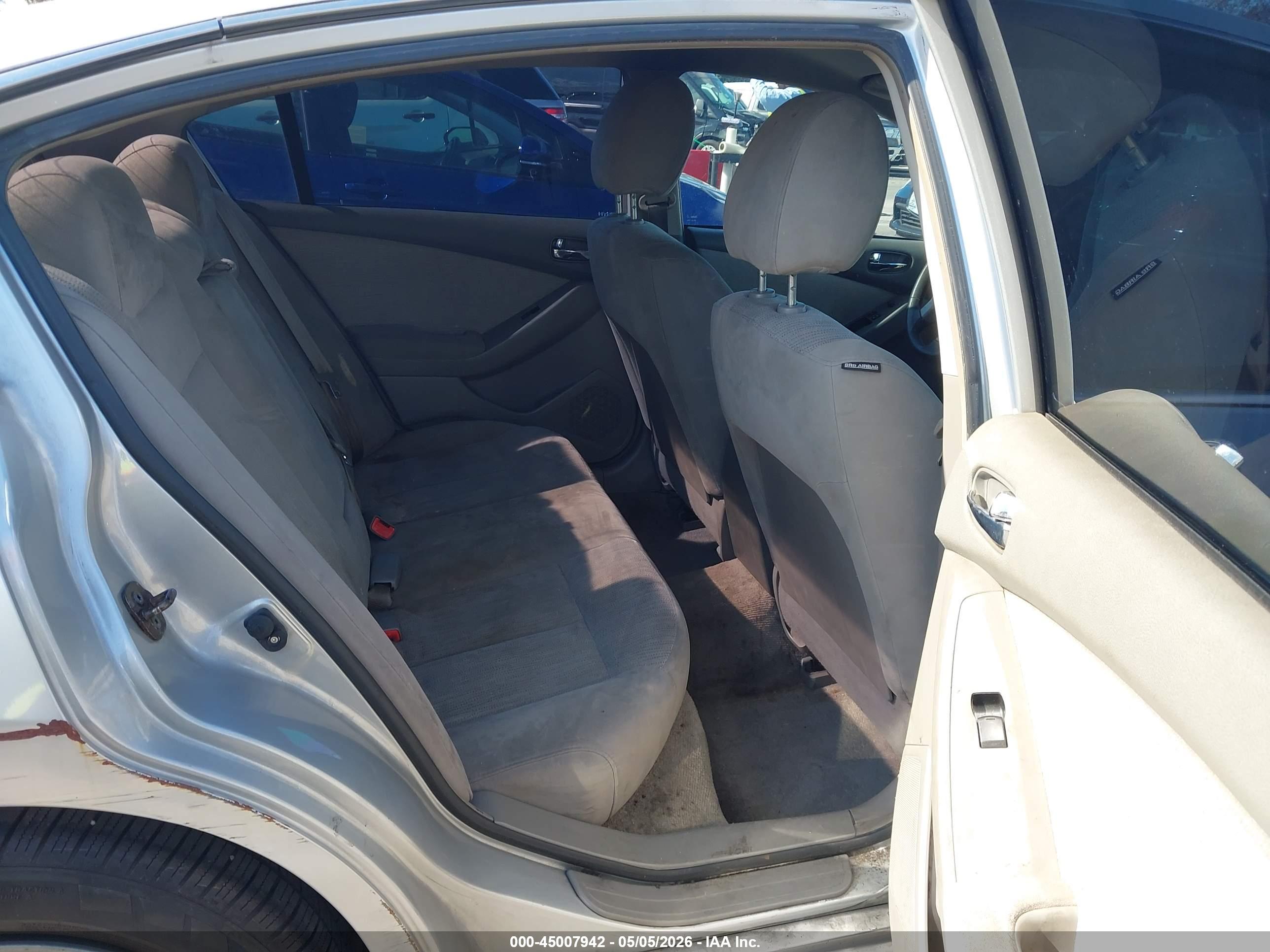 NISSAN ALTIMA image 8