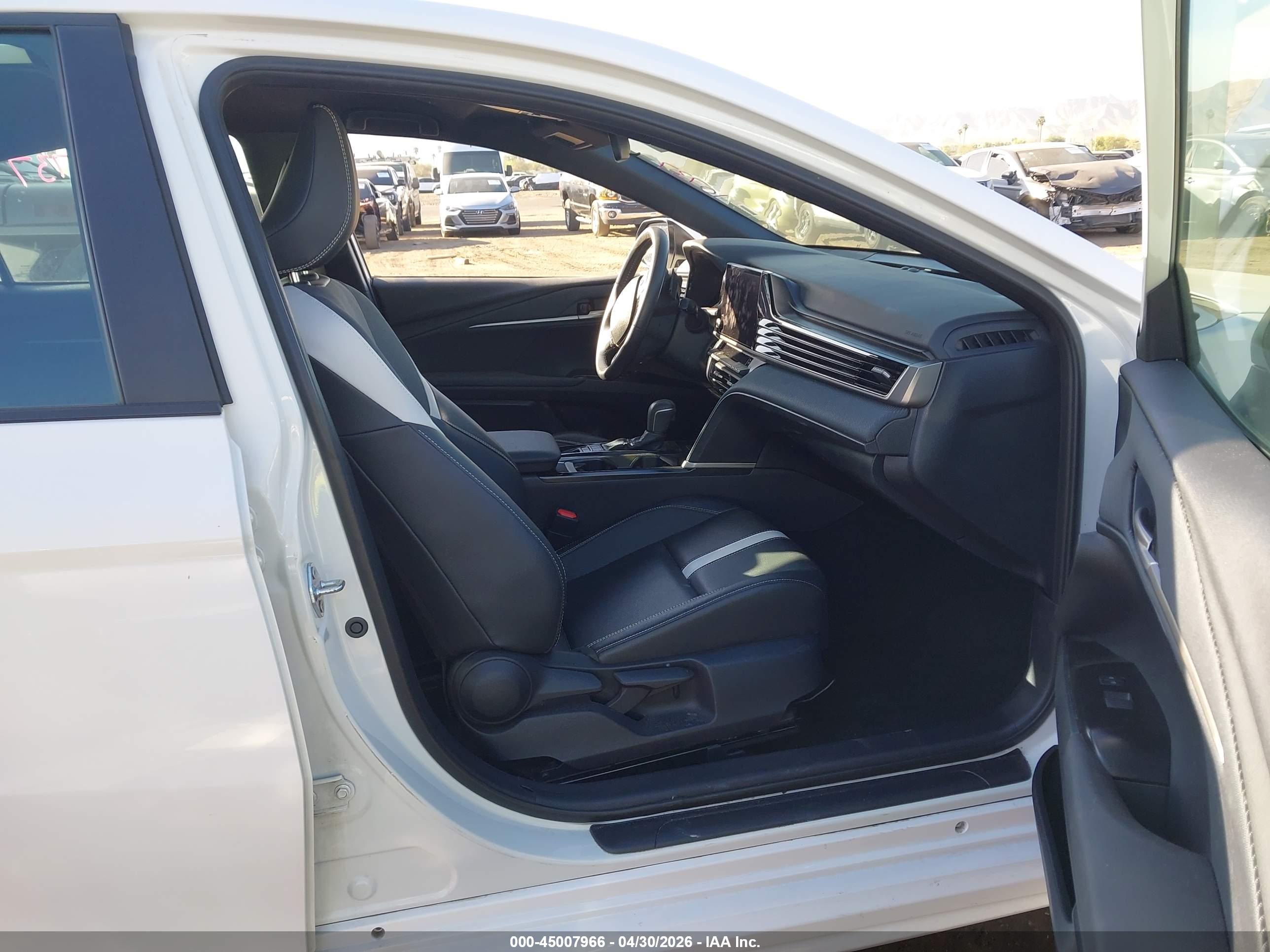 TOYOTA CAMRY image 5