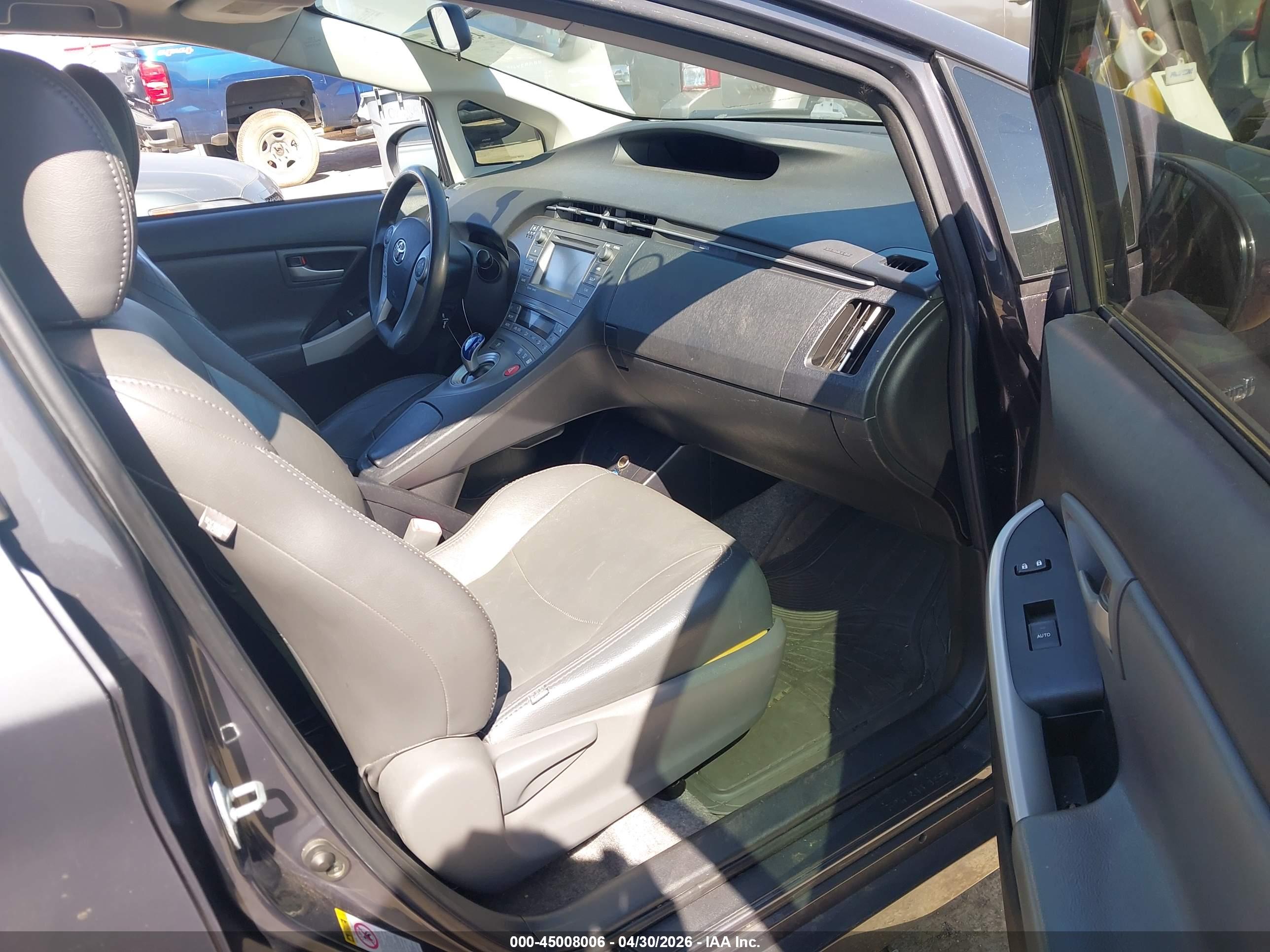 TOYOTA PRIUS image 5