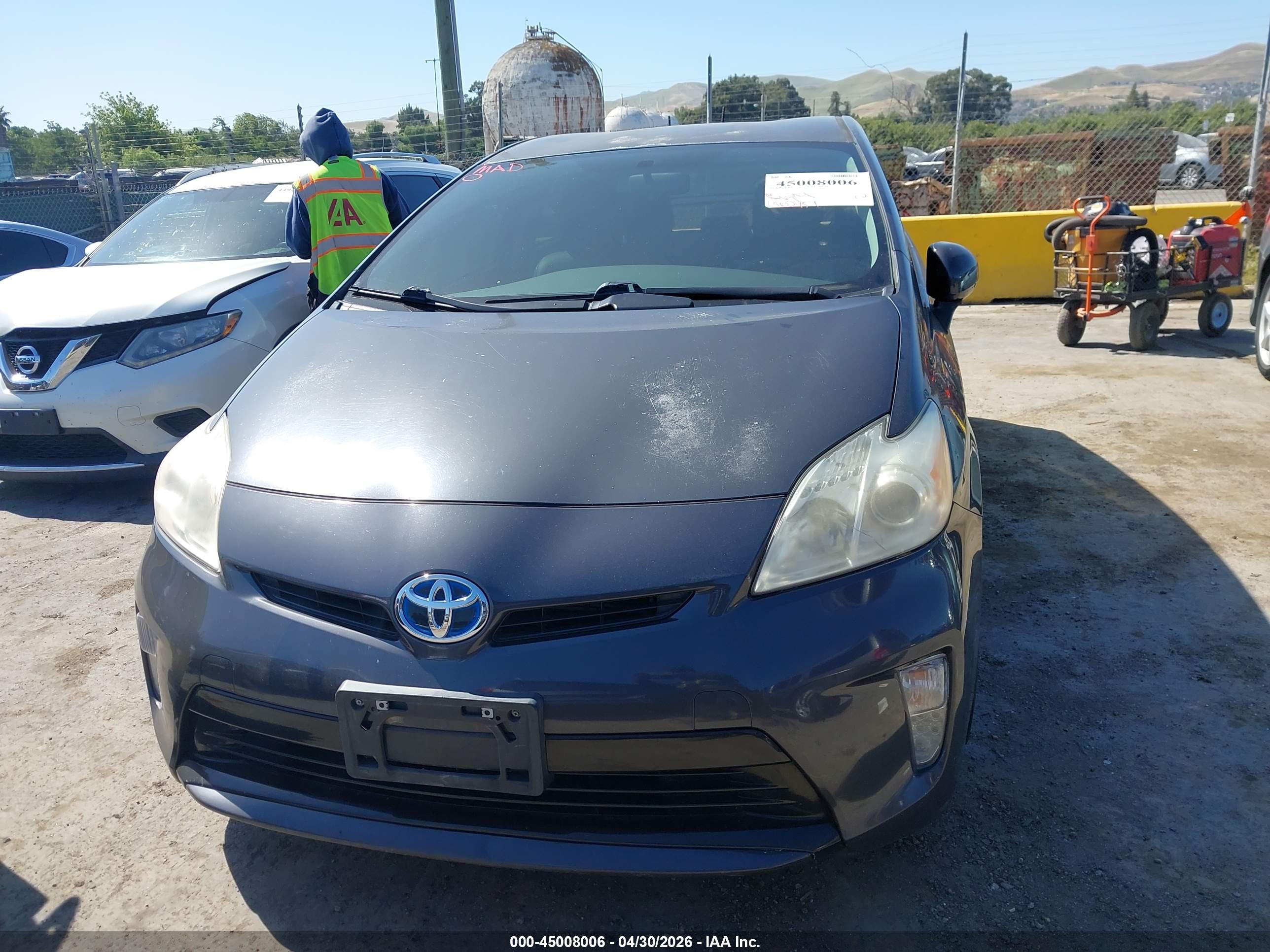 TOYOTA PRIUS image 6