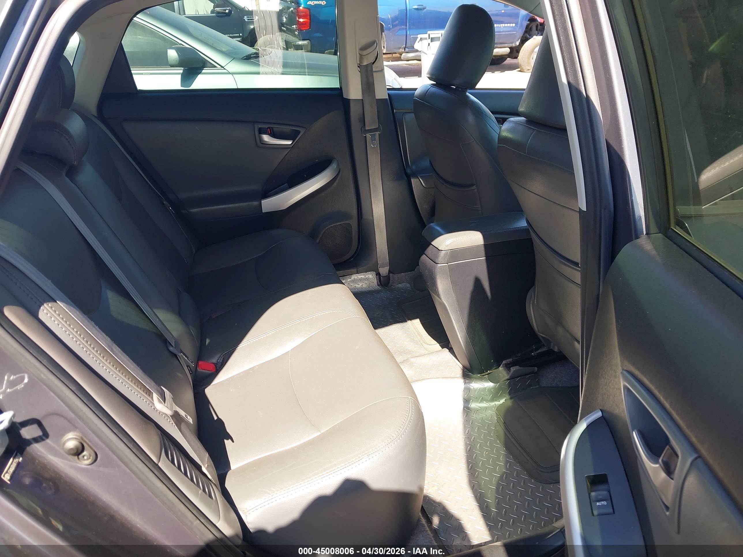 TOYOTA PRIUS image 8