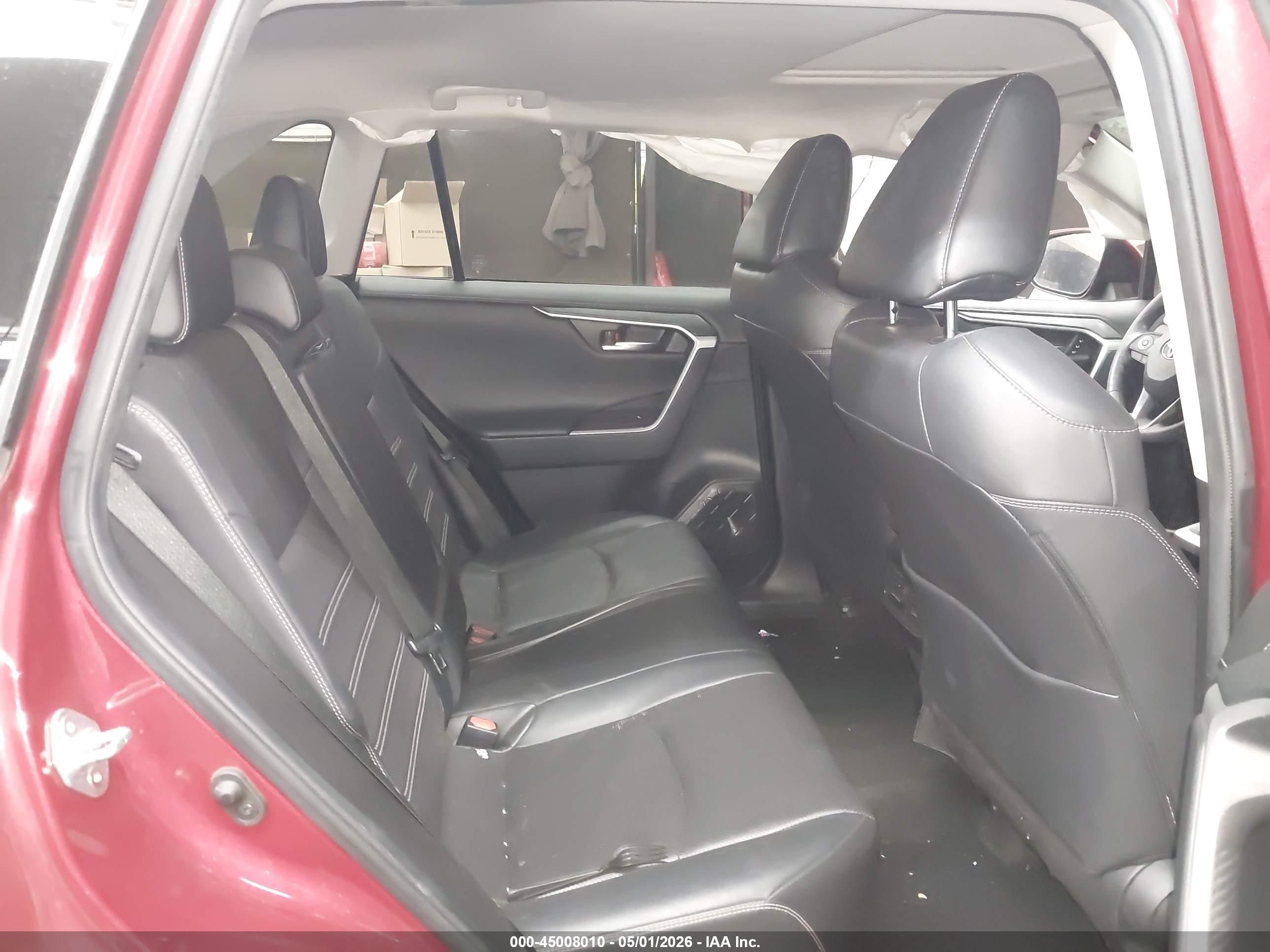 TOYOTA RAV4 image 8