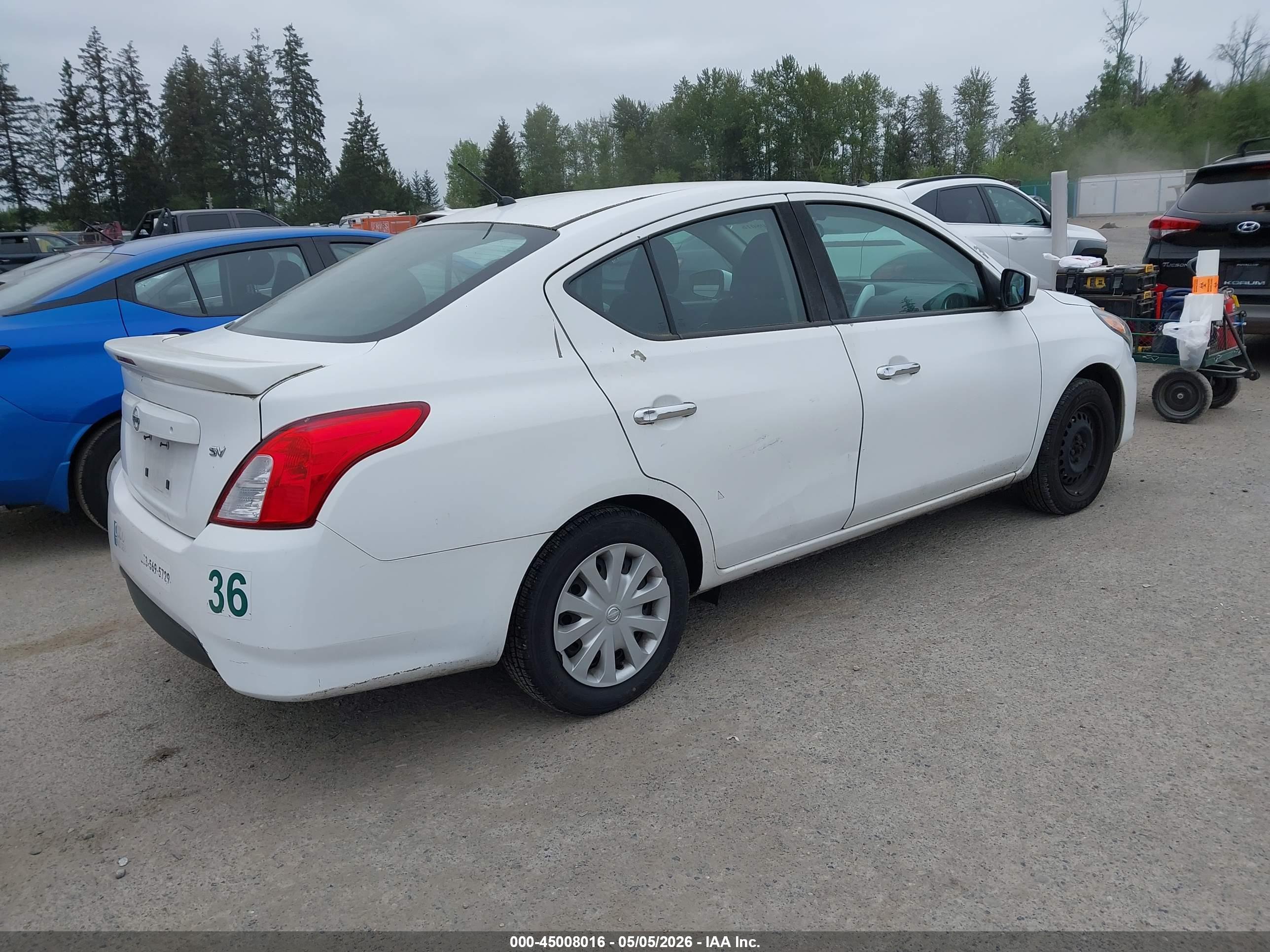 NISSAN VERSA image 4