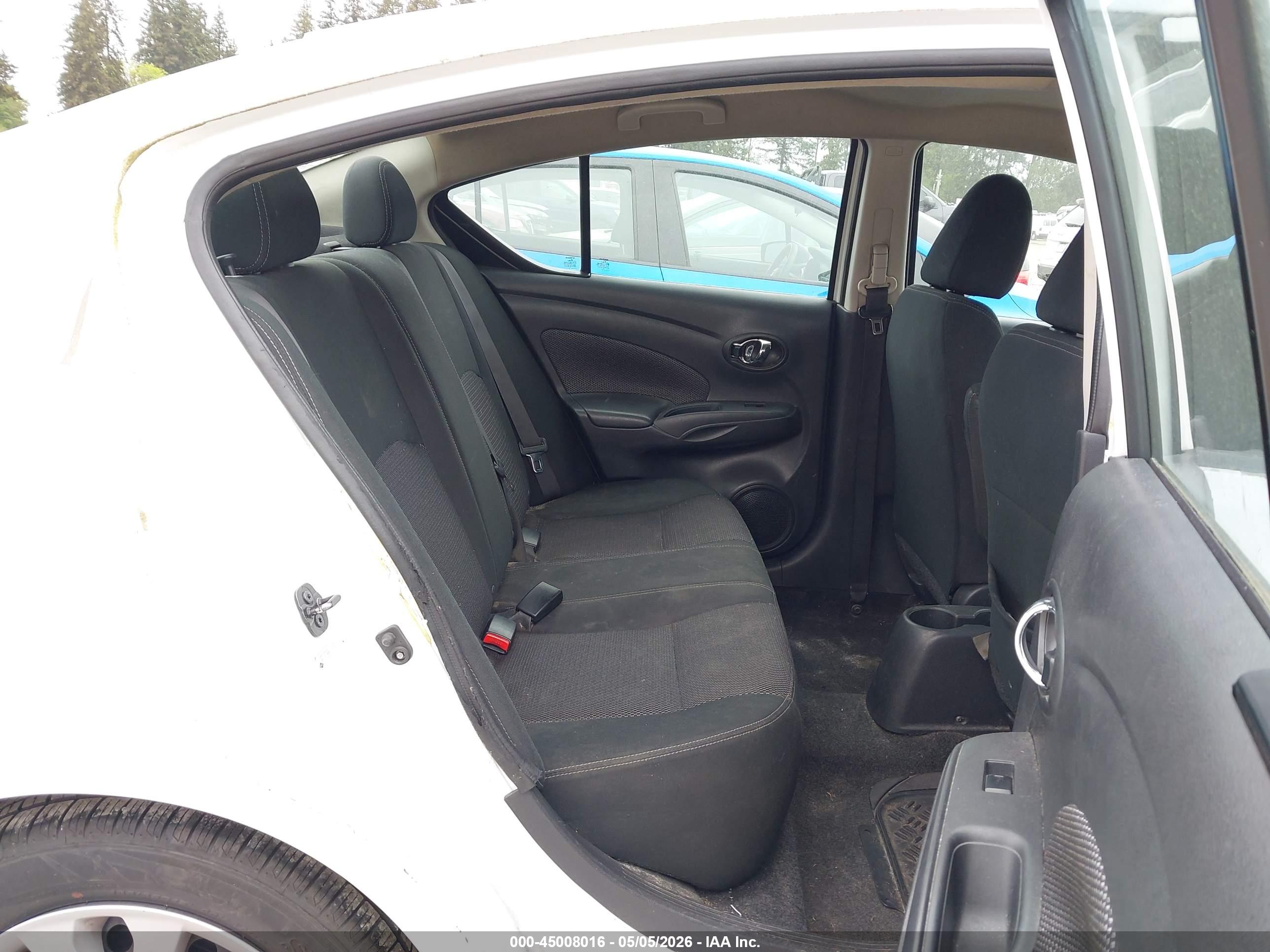 NISSAN VERSA image 8