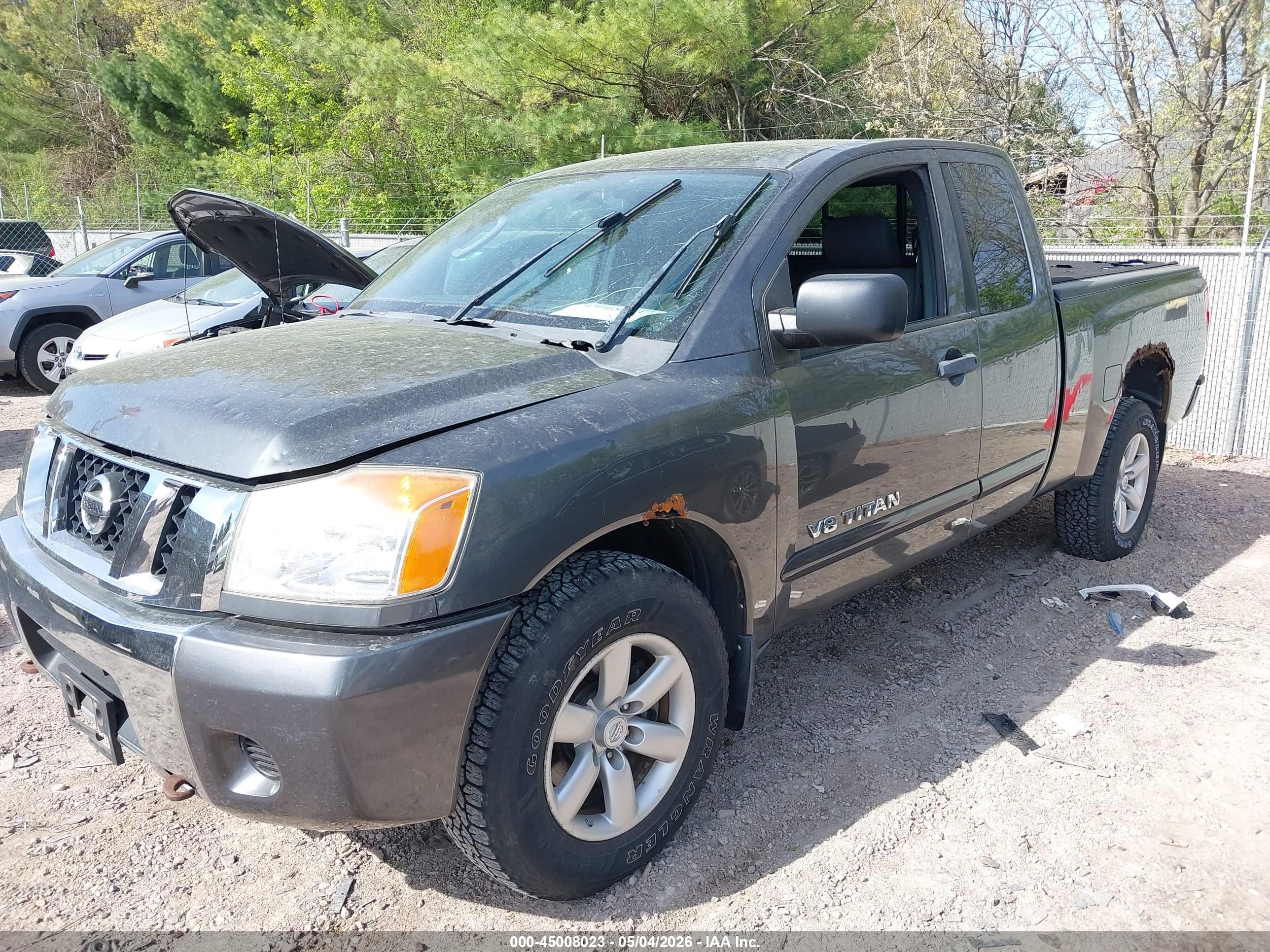 NISSAN TITAN image 2