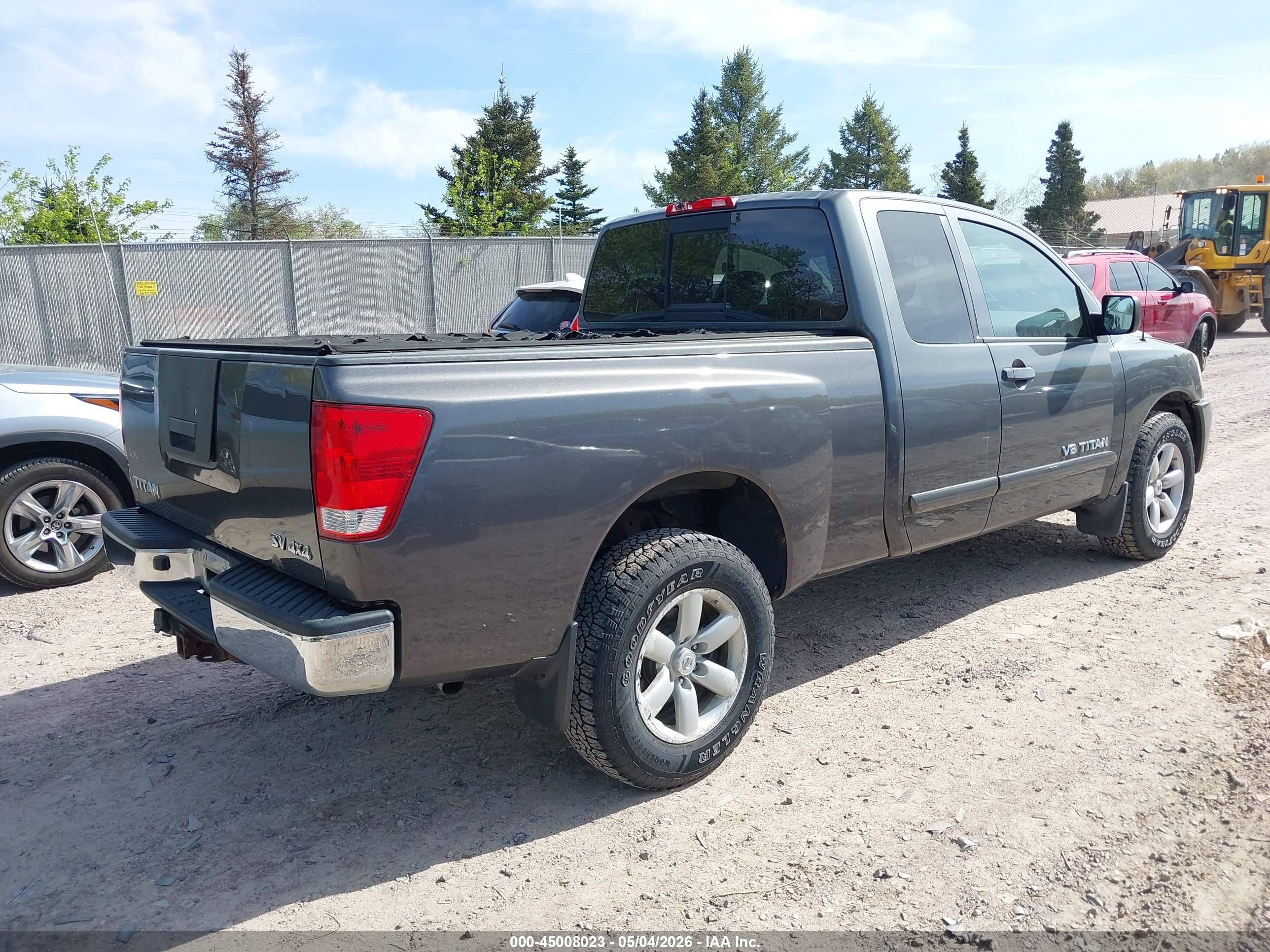 NISSAN TITAN image 4