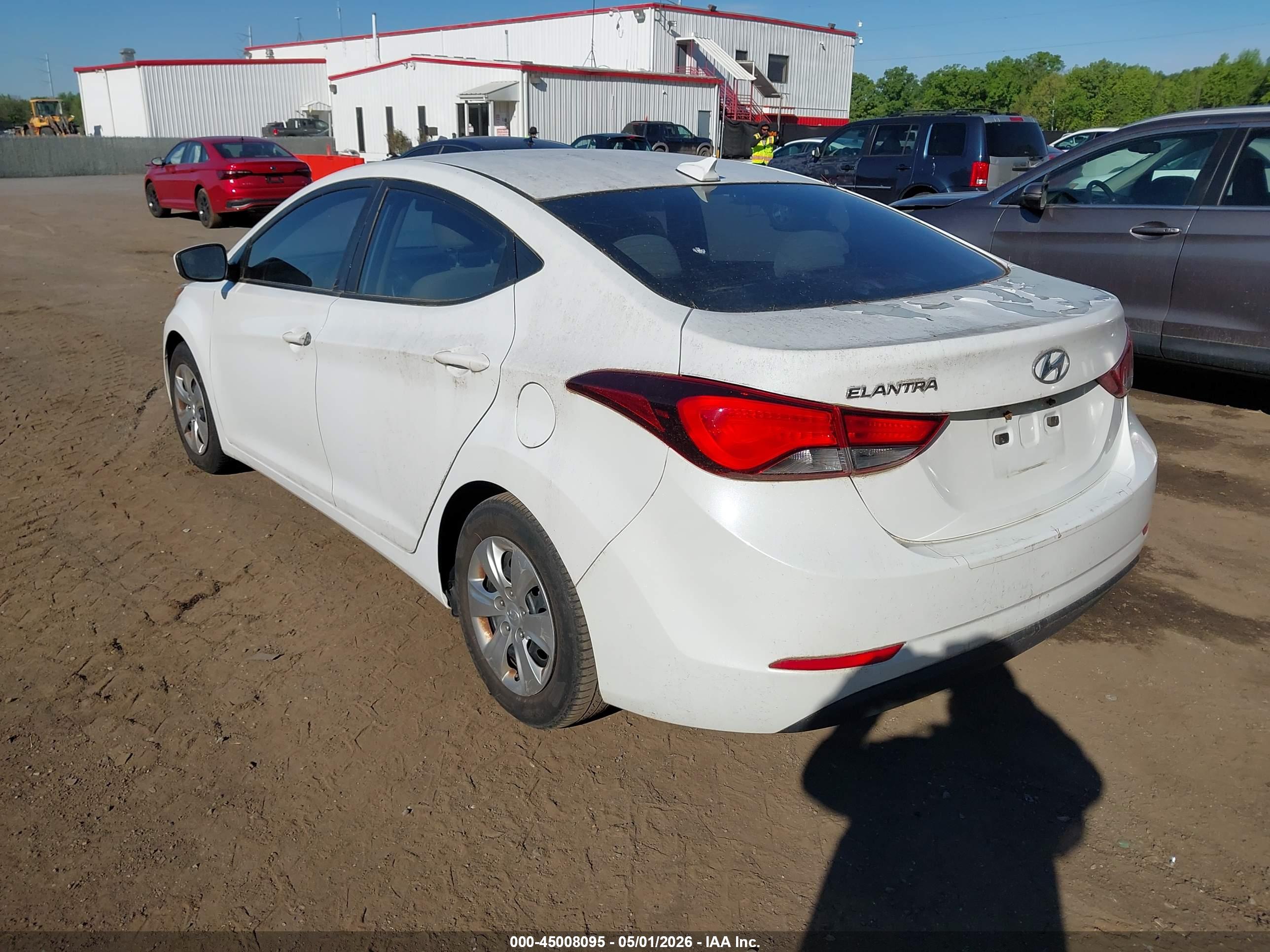 HYUNDAI ELANTRA image 3