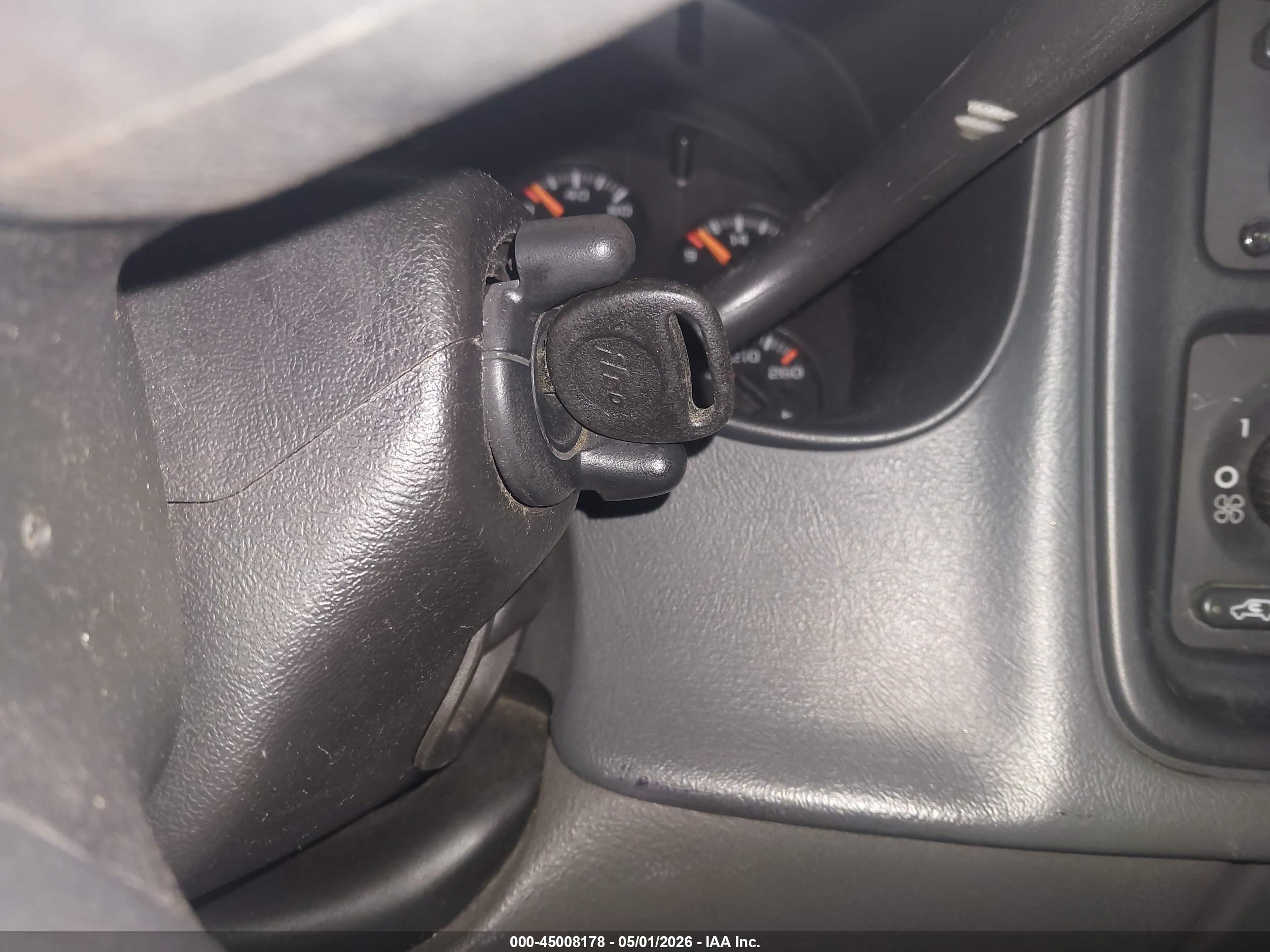CHEVROLET SILVERADO image 11