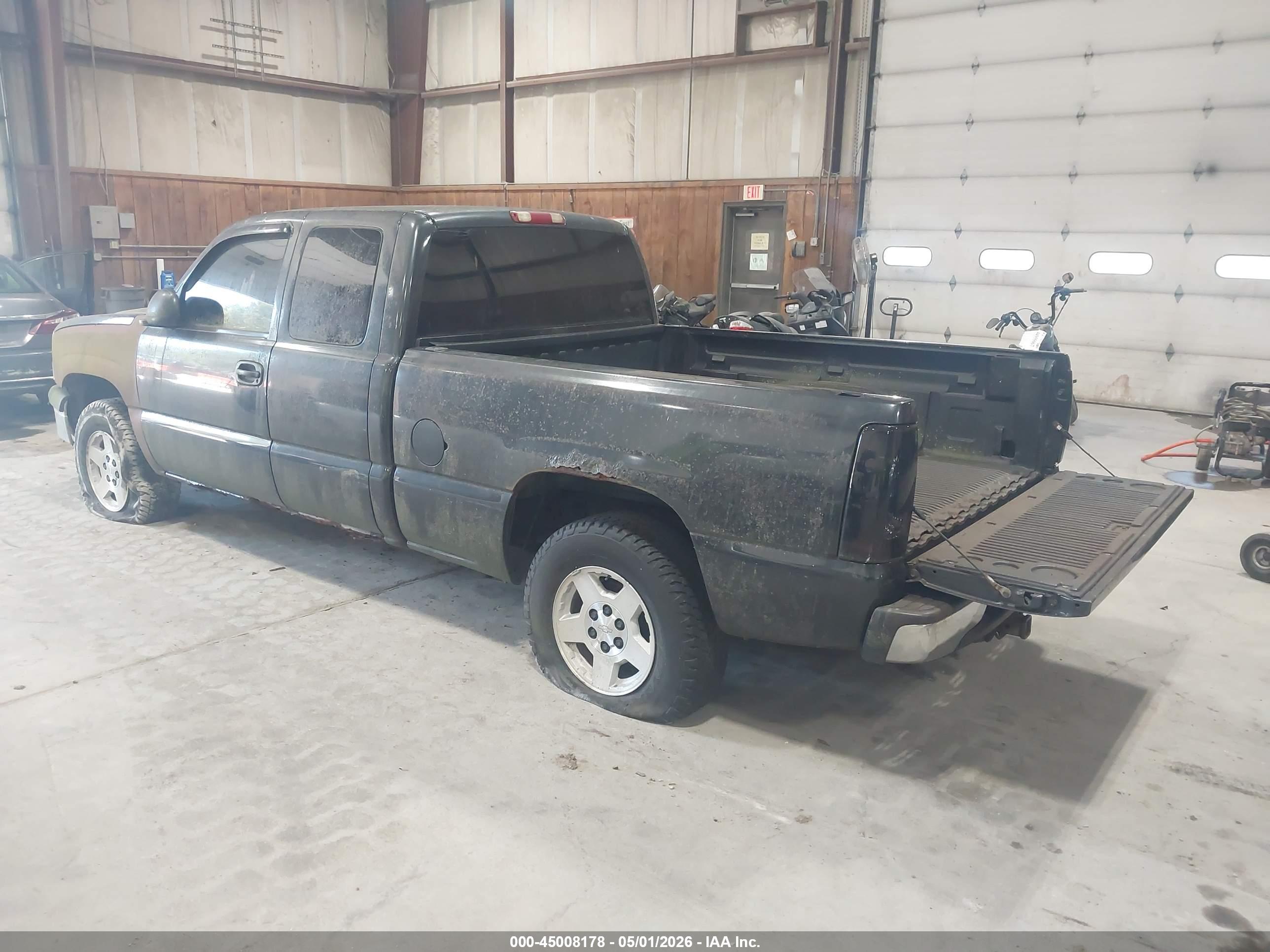 CHEVROLET SILVERADO image 3