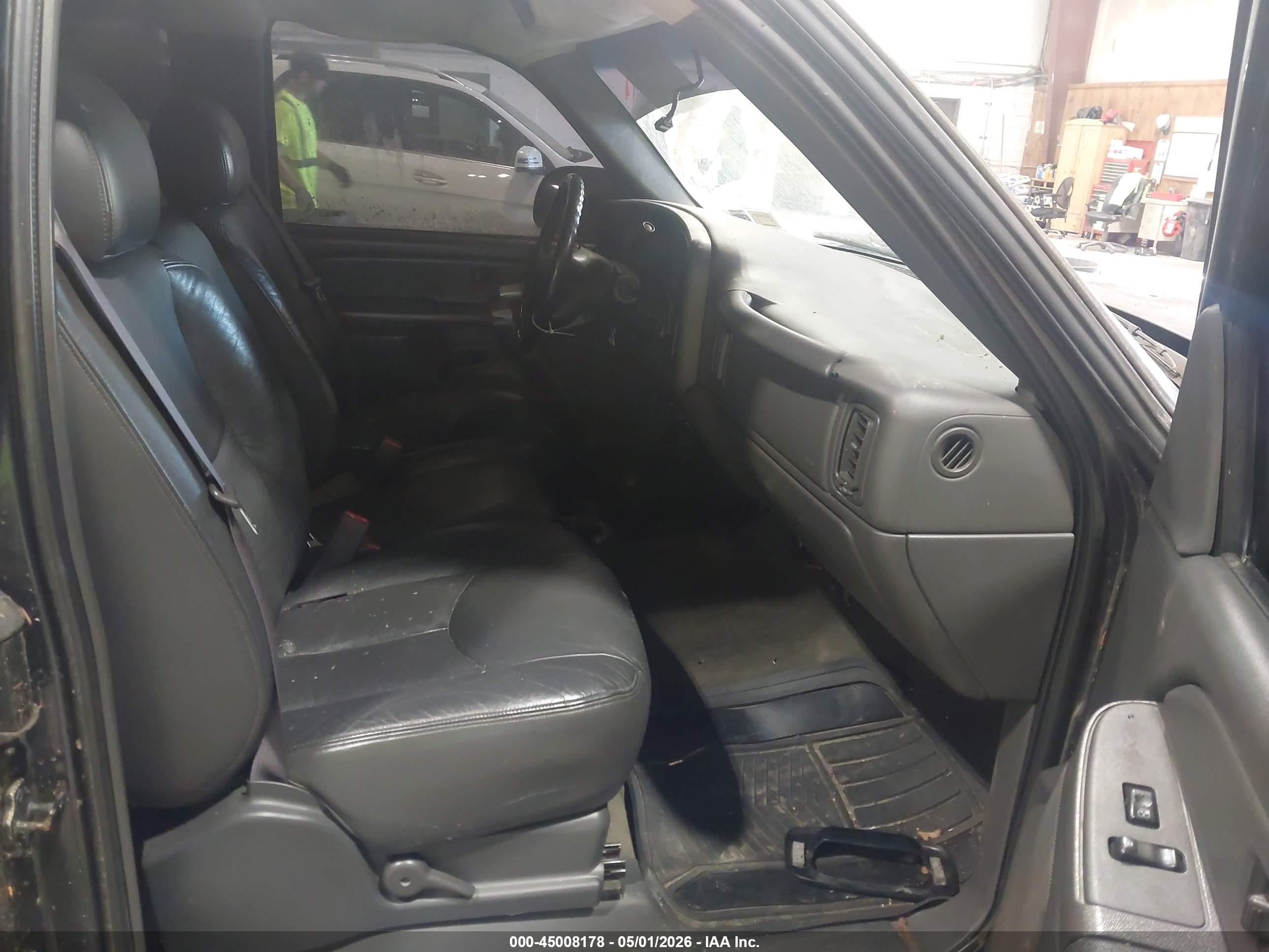 CHEVROLET SILVERADO image 5