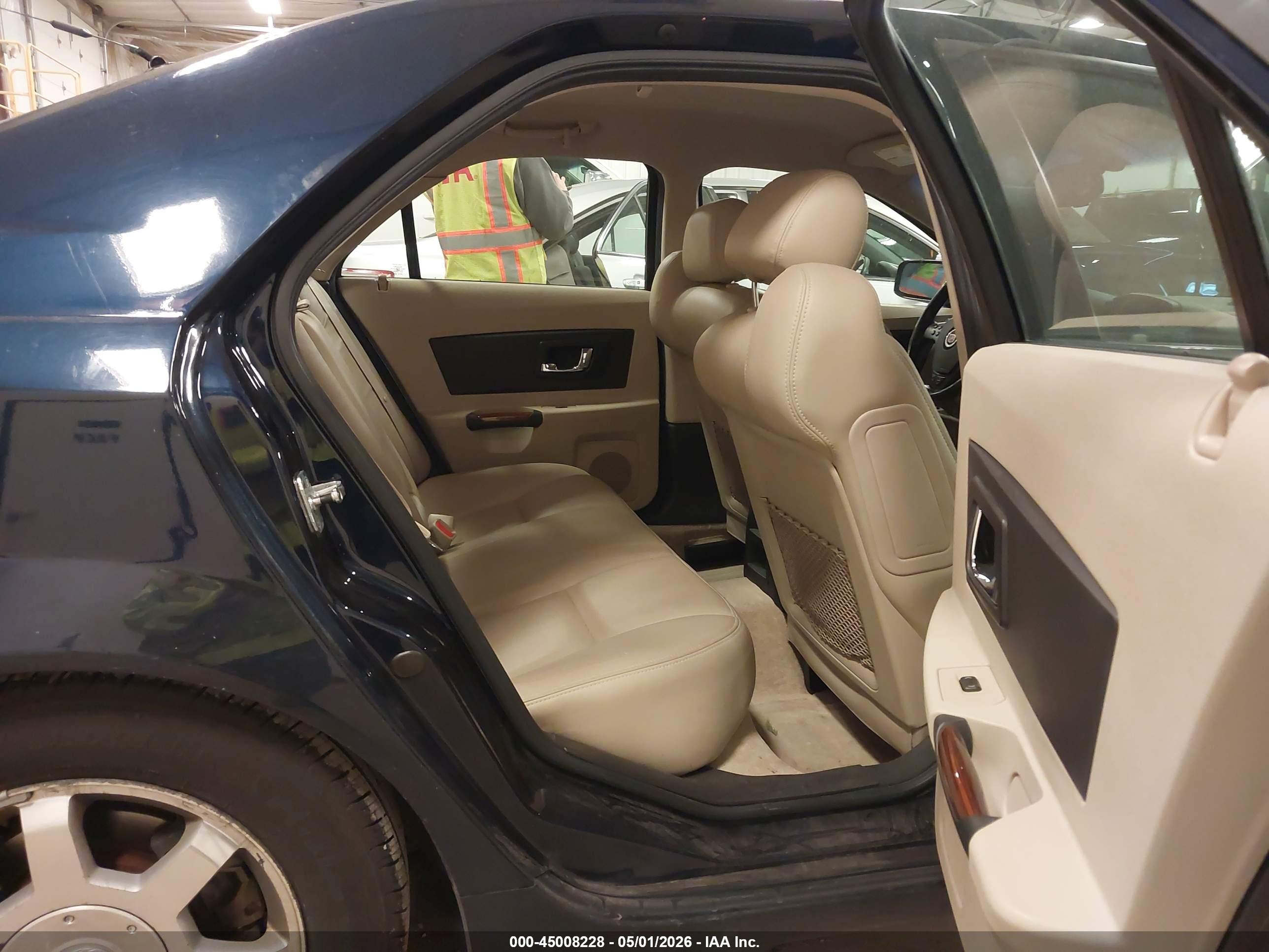 CADILLAC CTS image 8
