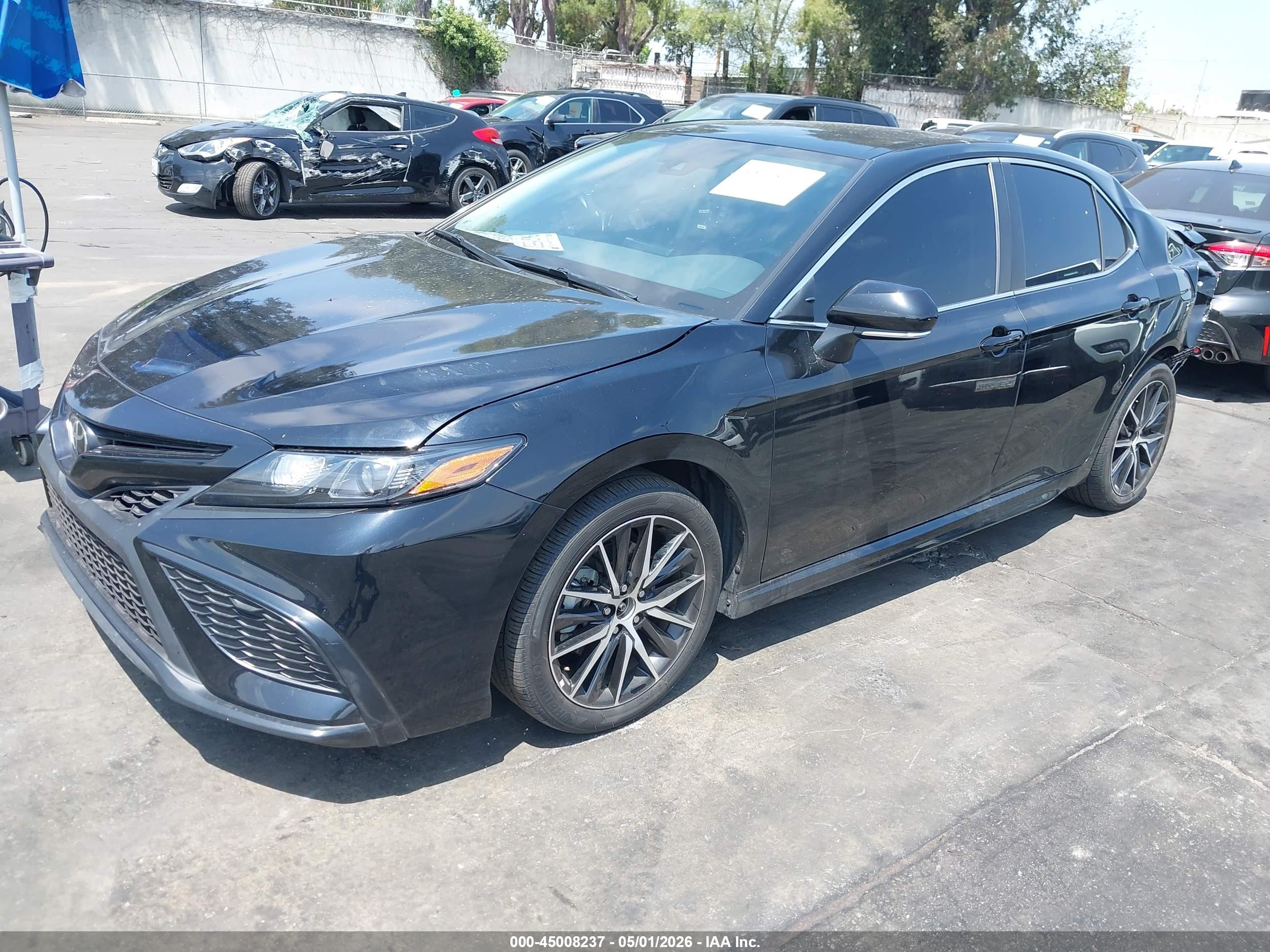 TOYOTA CAMRY image 2