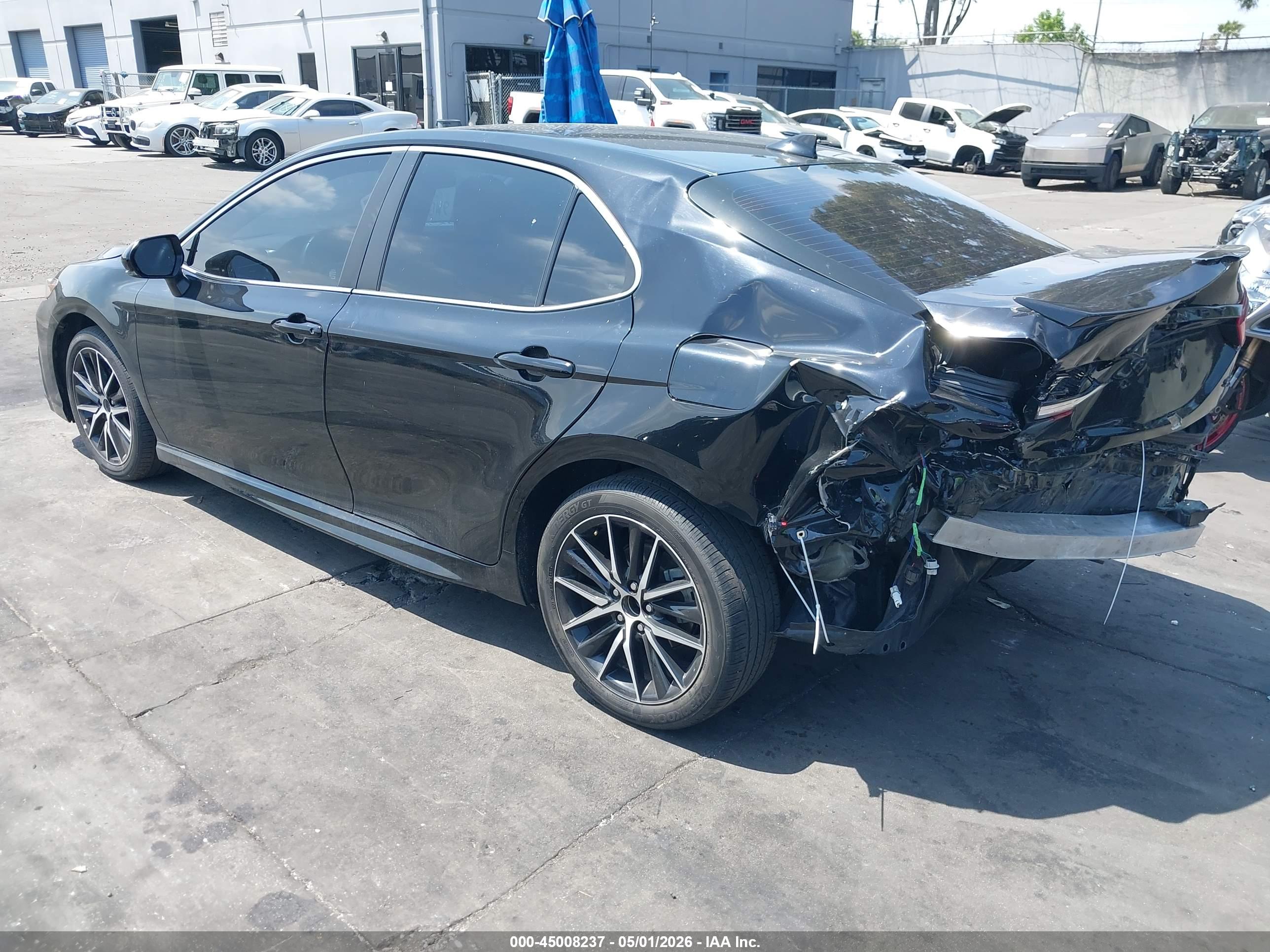 TOYOTA CAMRY image 3