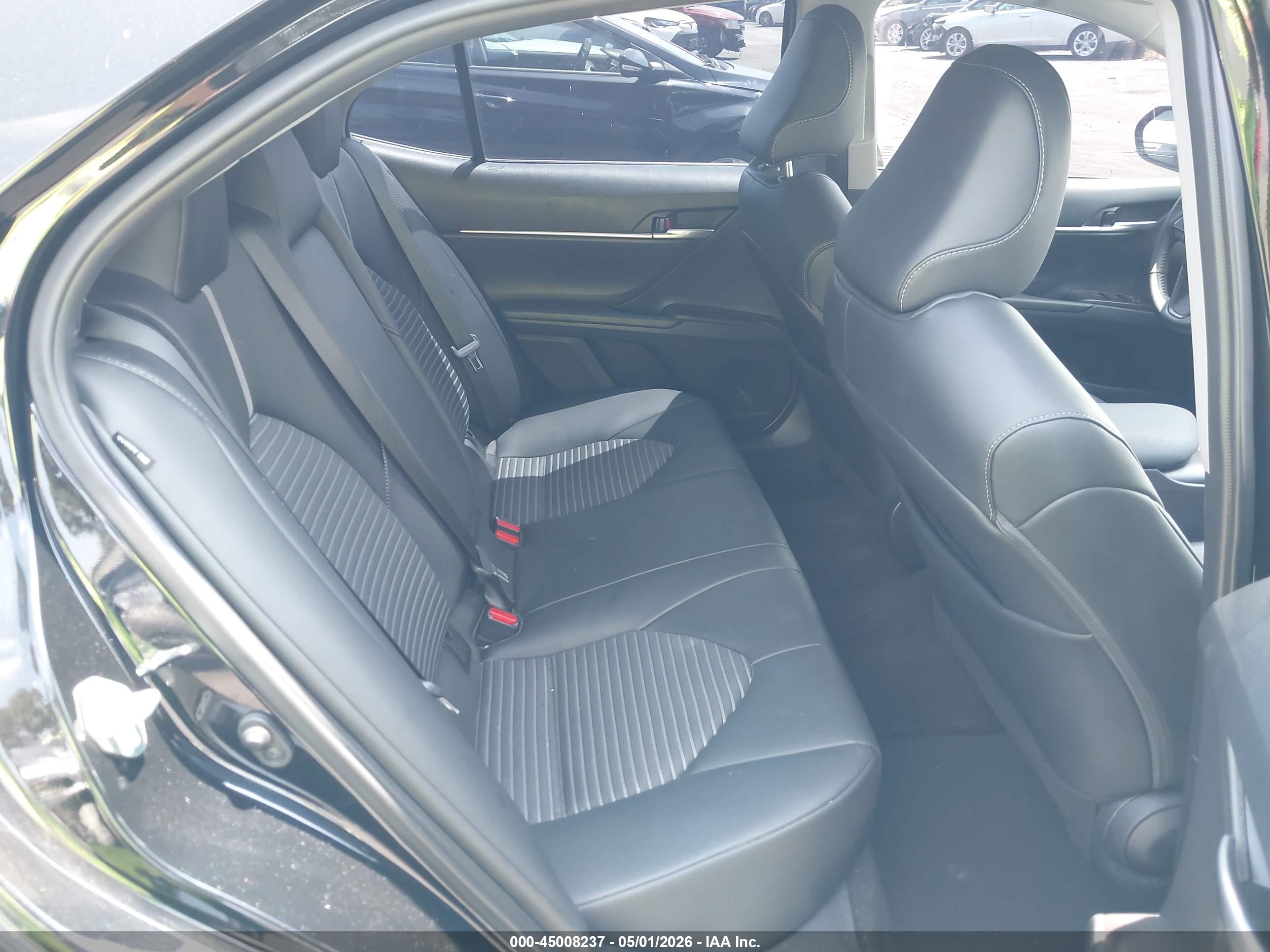TOYOTA CAMRY image 8