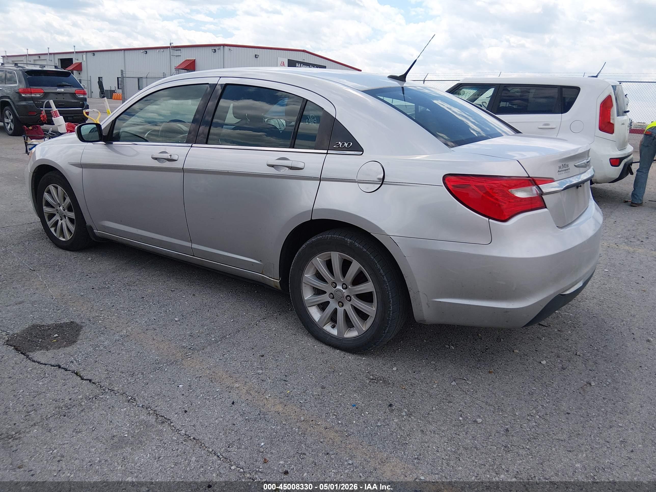 CHRYSLER 200 image 3