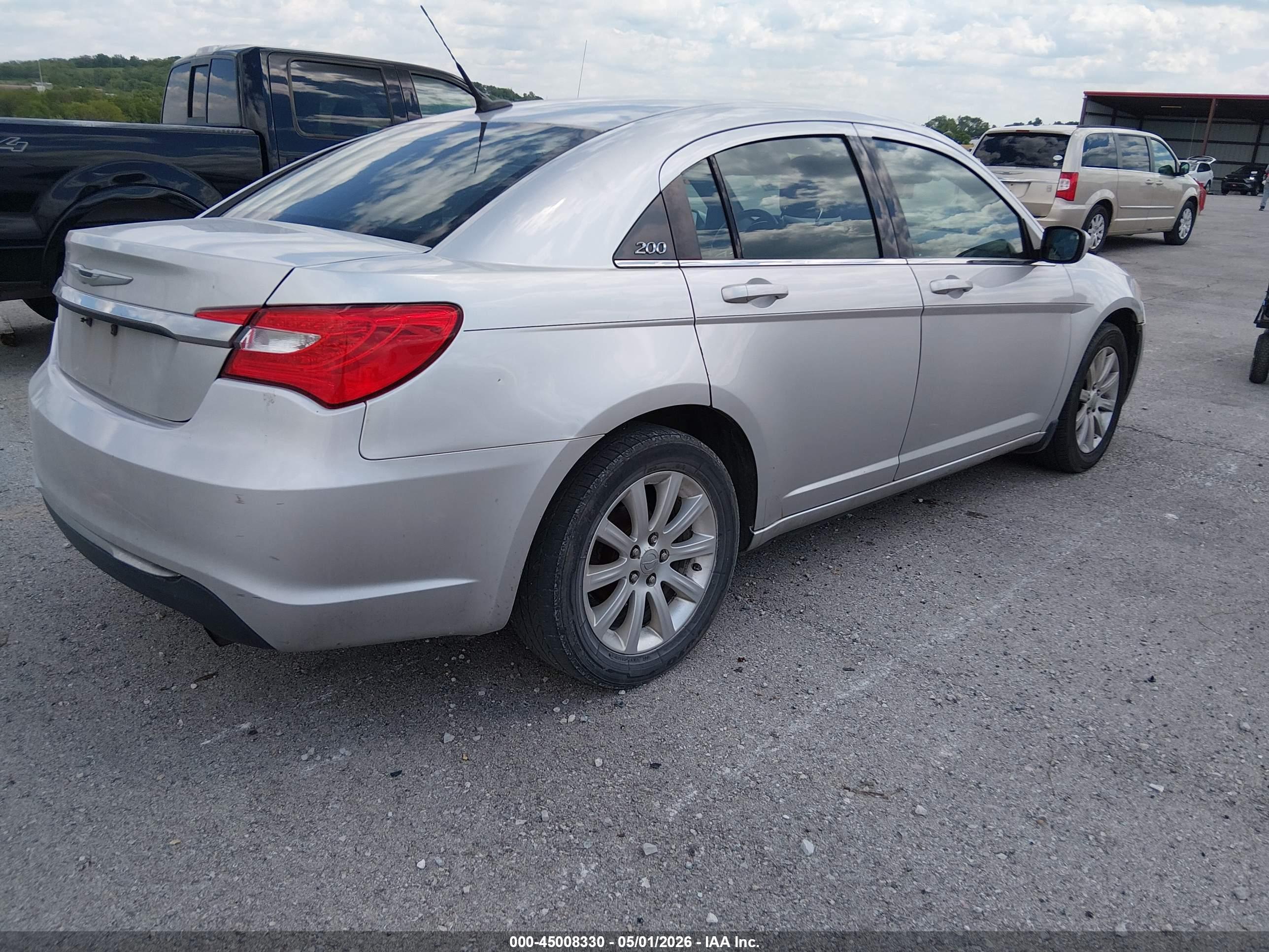 CHRYSLER 200 image 4