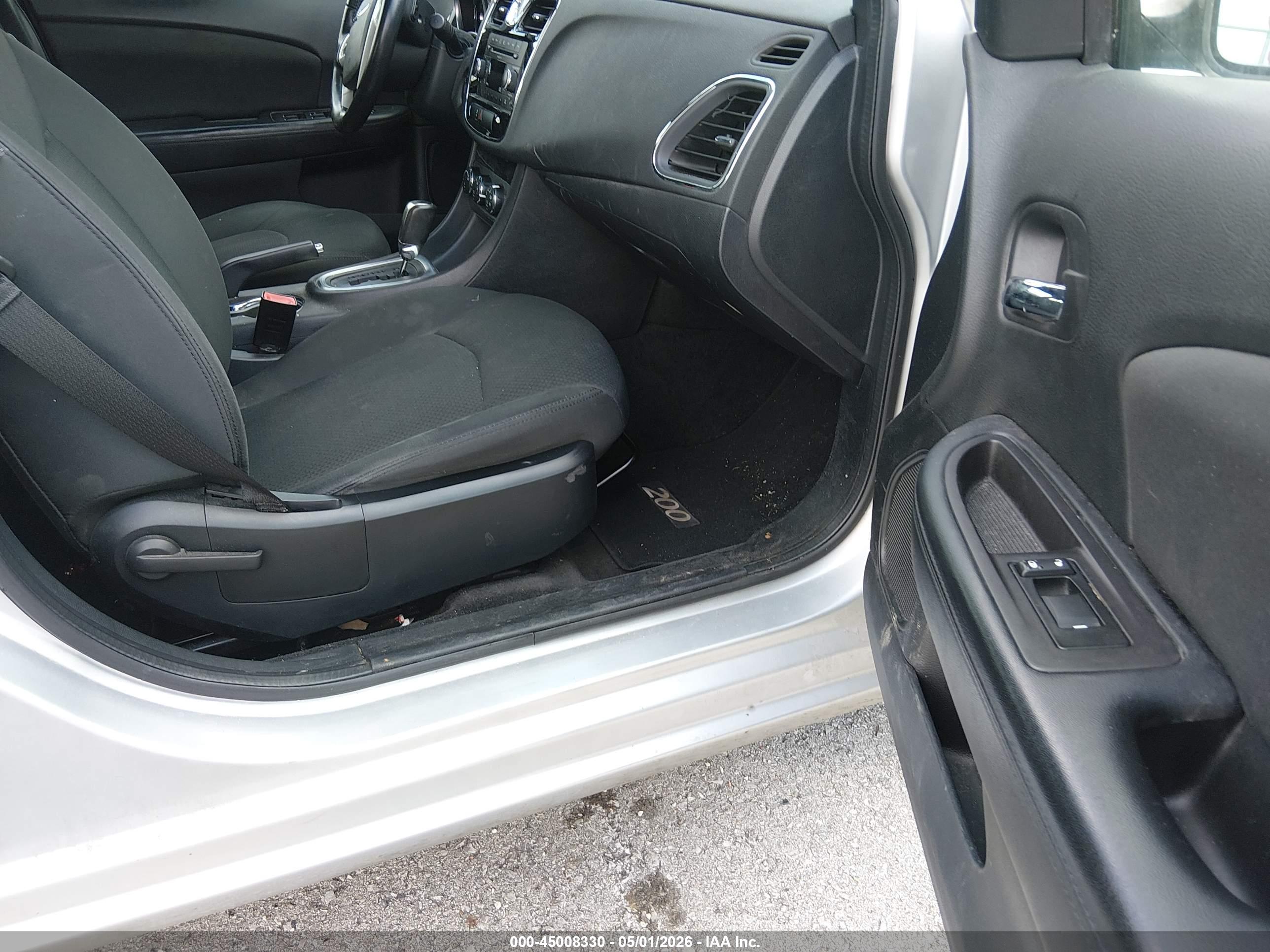 CHRYSLER 200 image 5