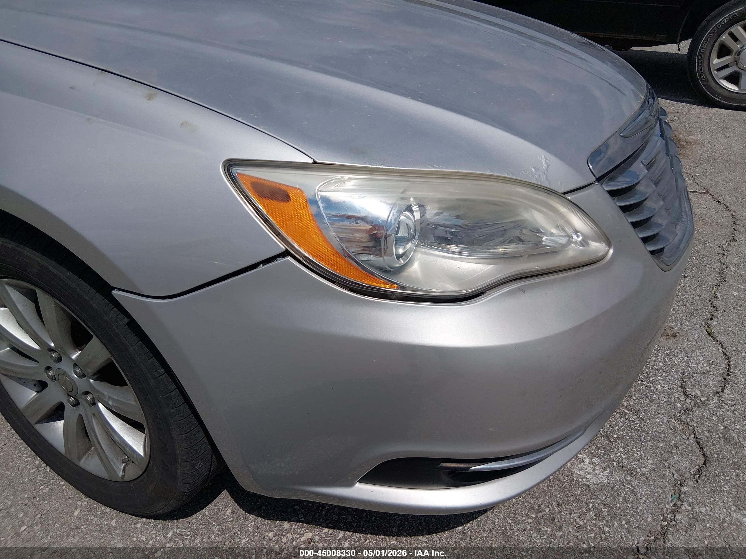 CHRYSLER 200 image 6