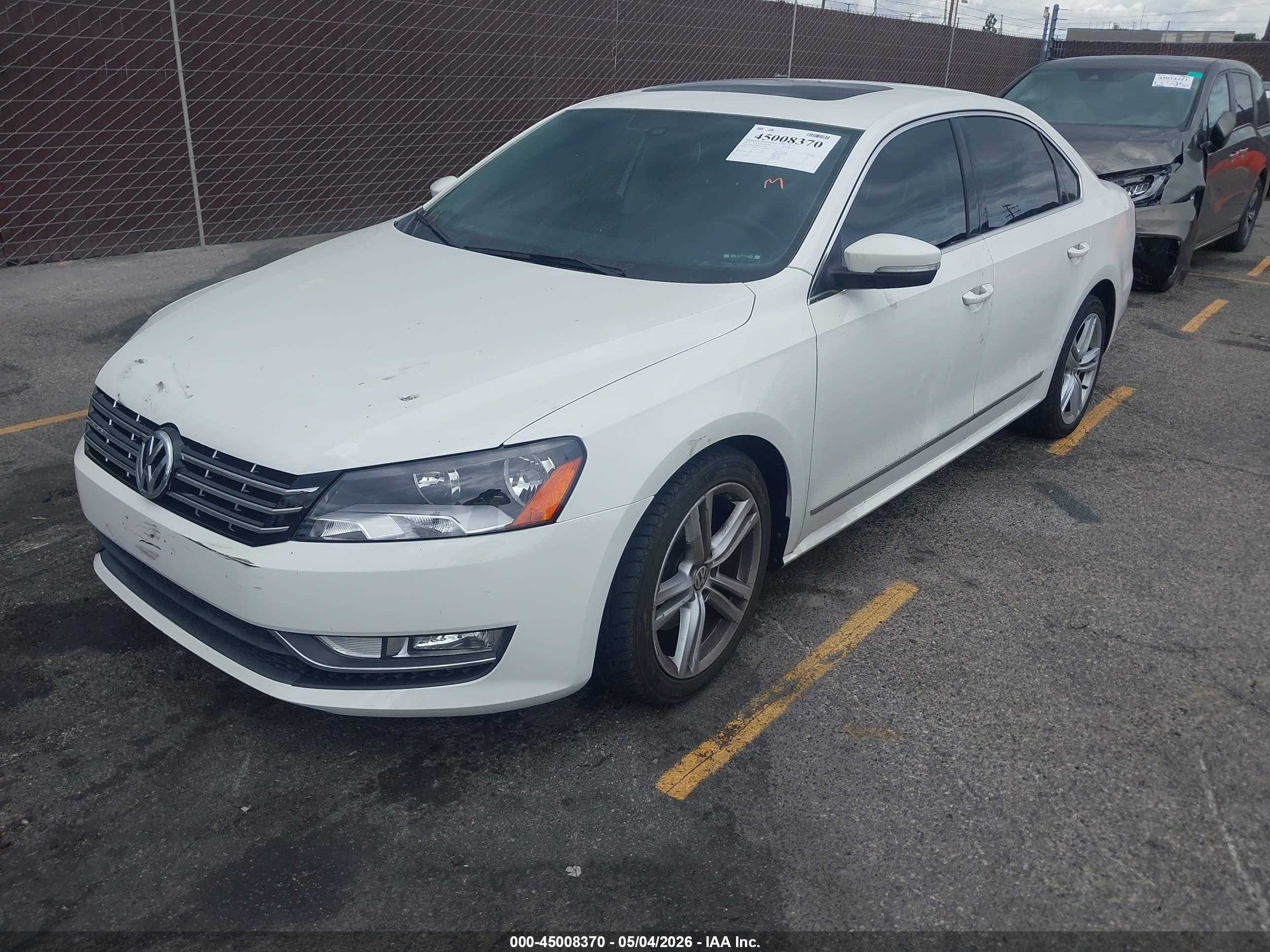 VOLKSWAGEN PASSAT image 2