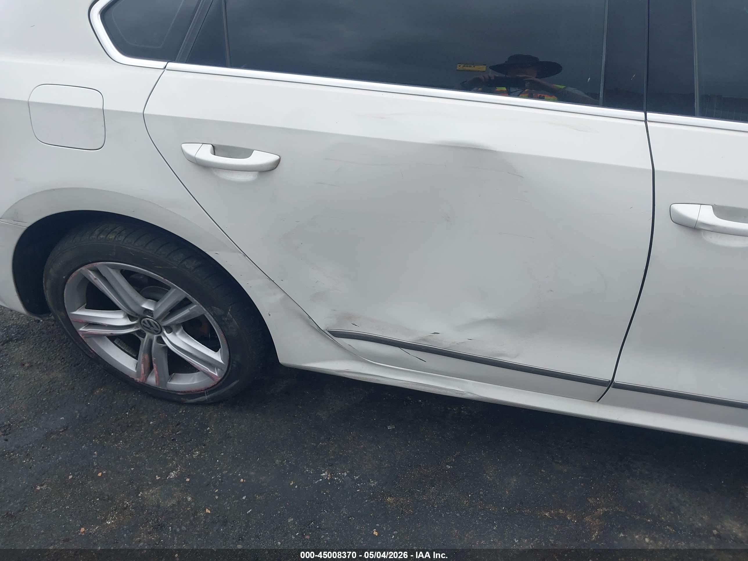 VOLKSWAGEN PASSAT image 6