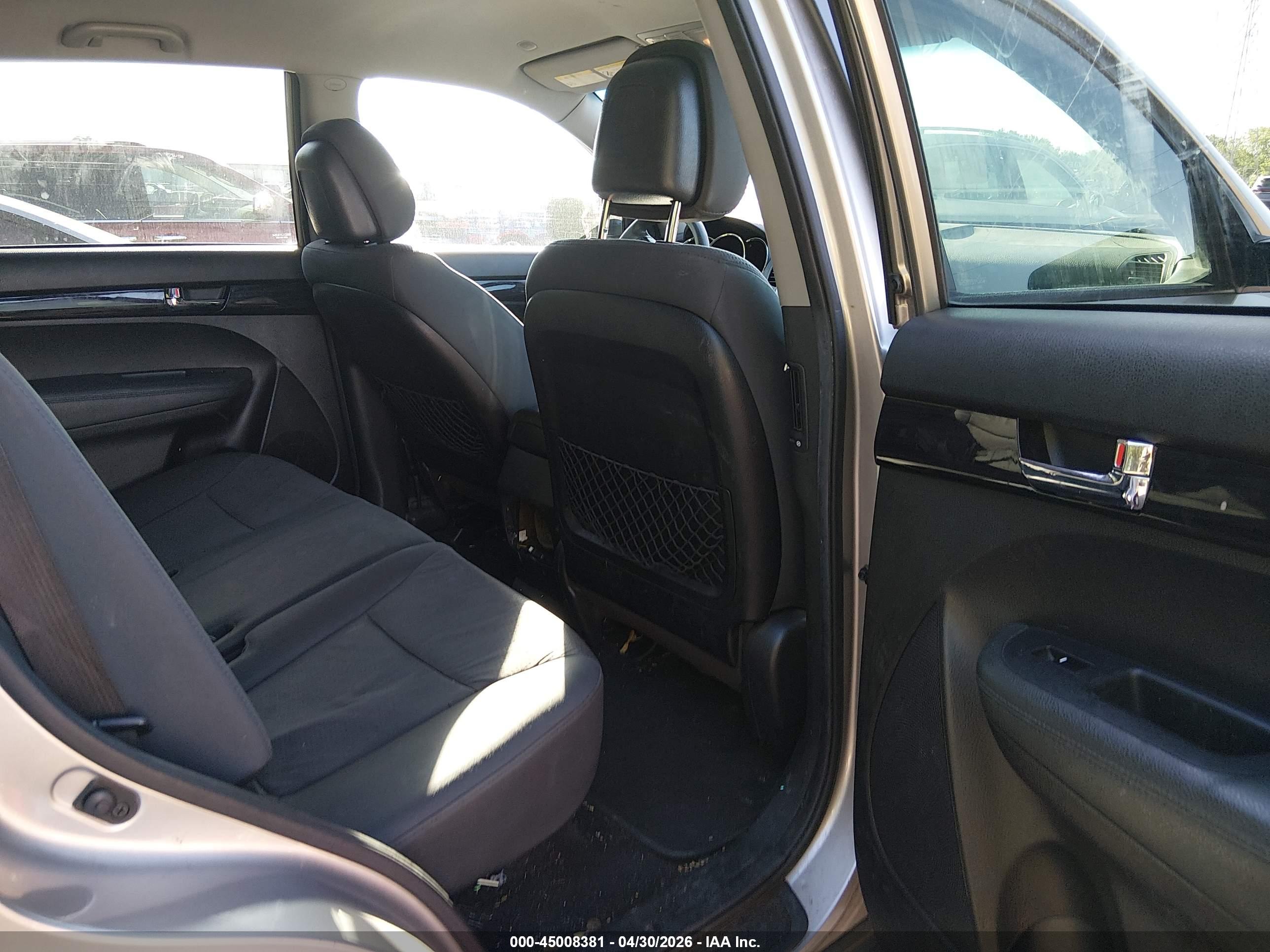 KIA SORENTO image 8
