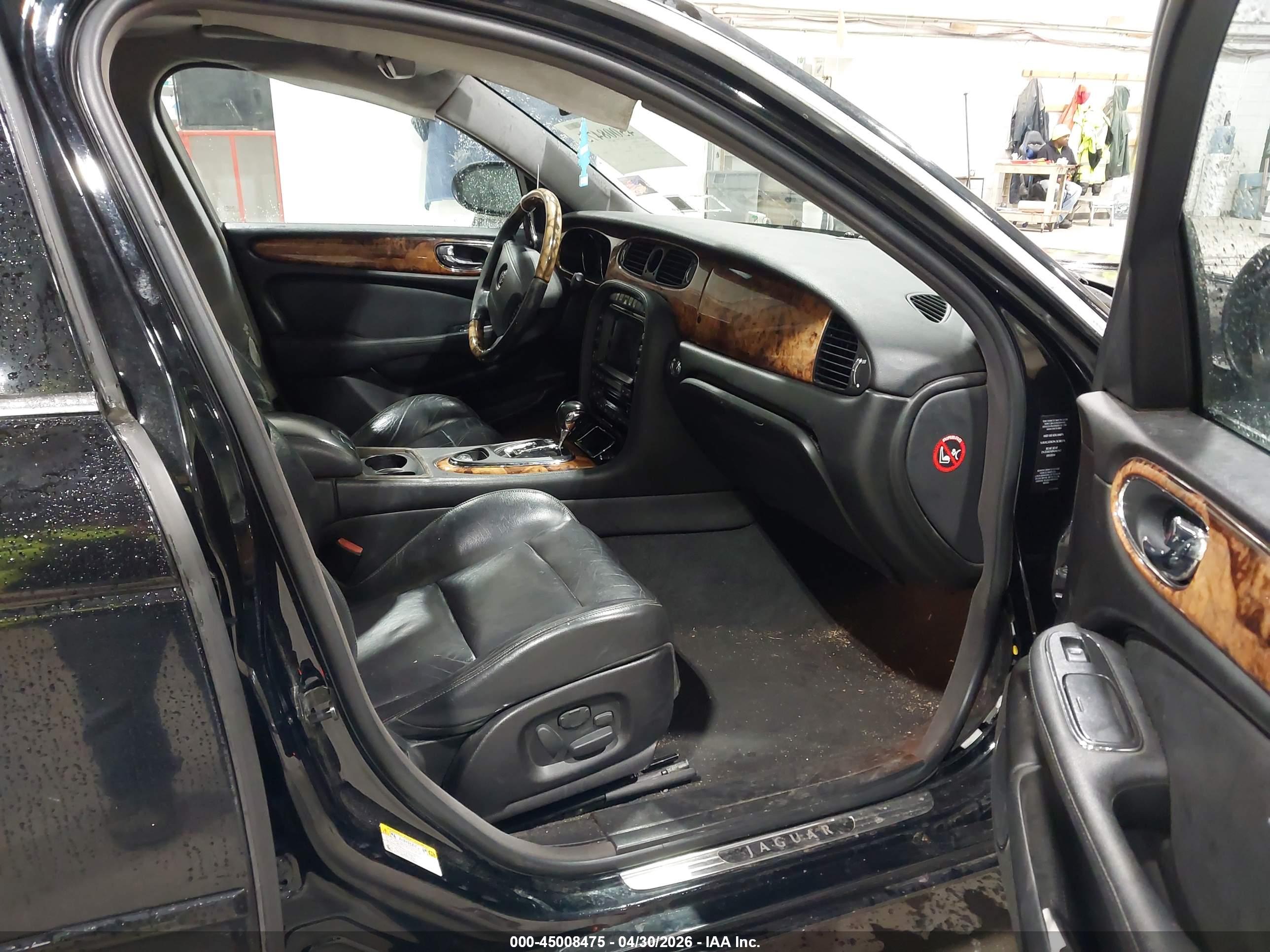 JAGUAR XJ image 5