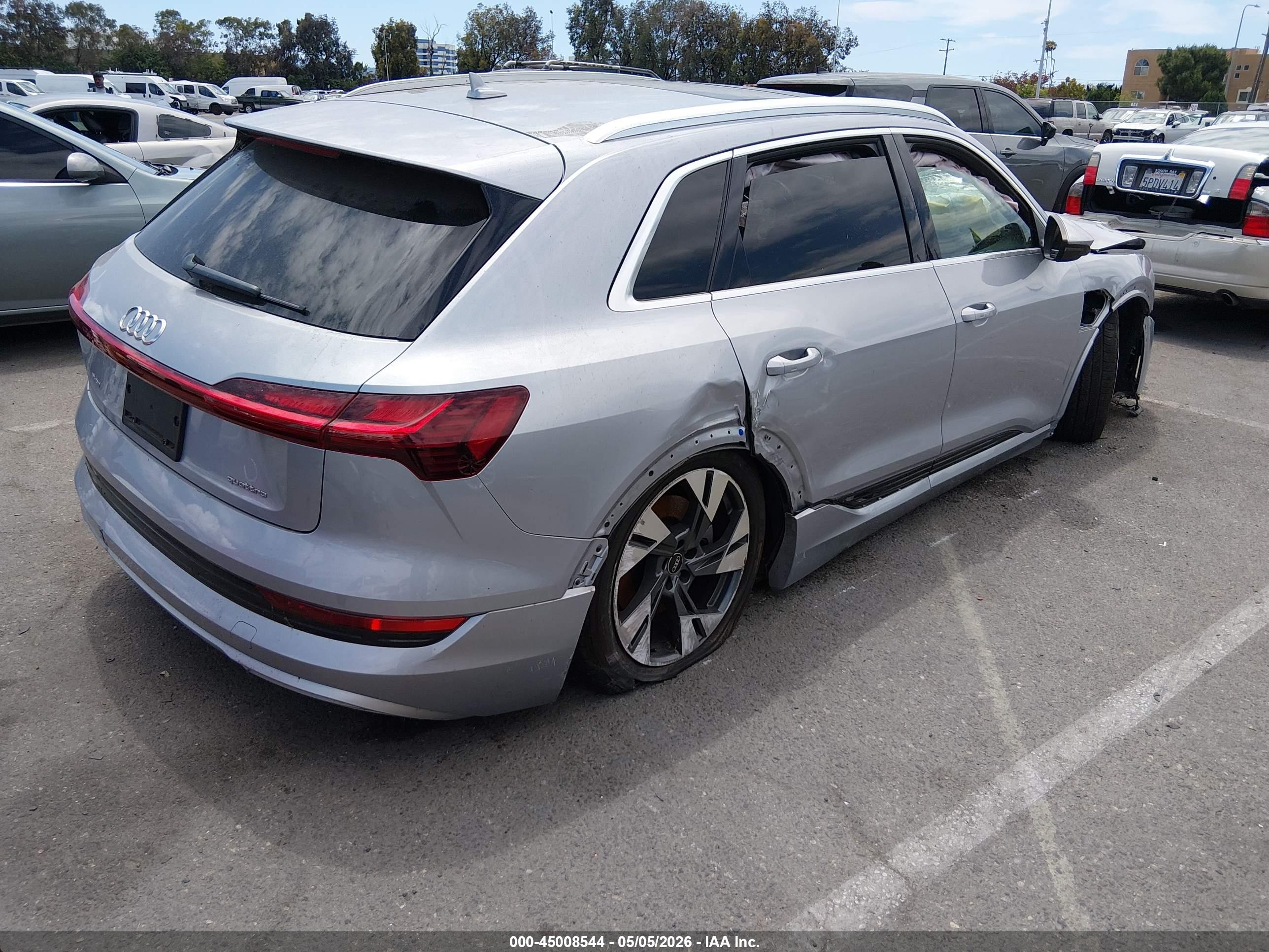 AUDI E-TRON image 4