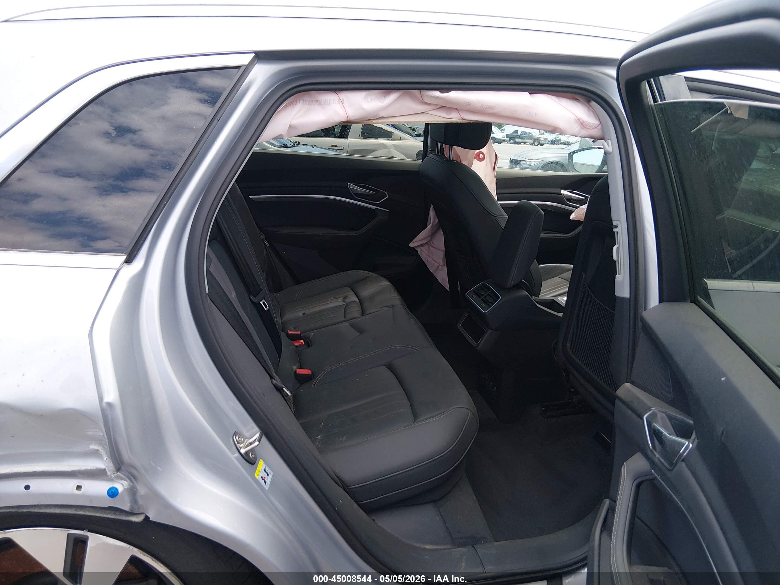 AUDI E-TRON image 8