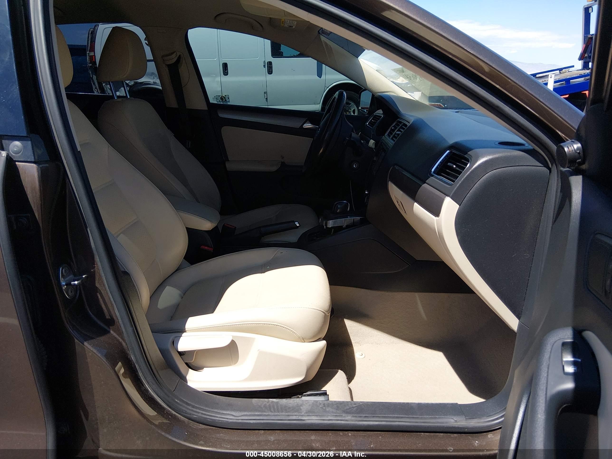 VOLKSWAGEN JETTA image 5