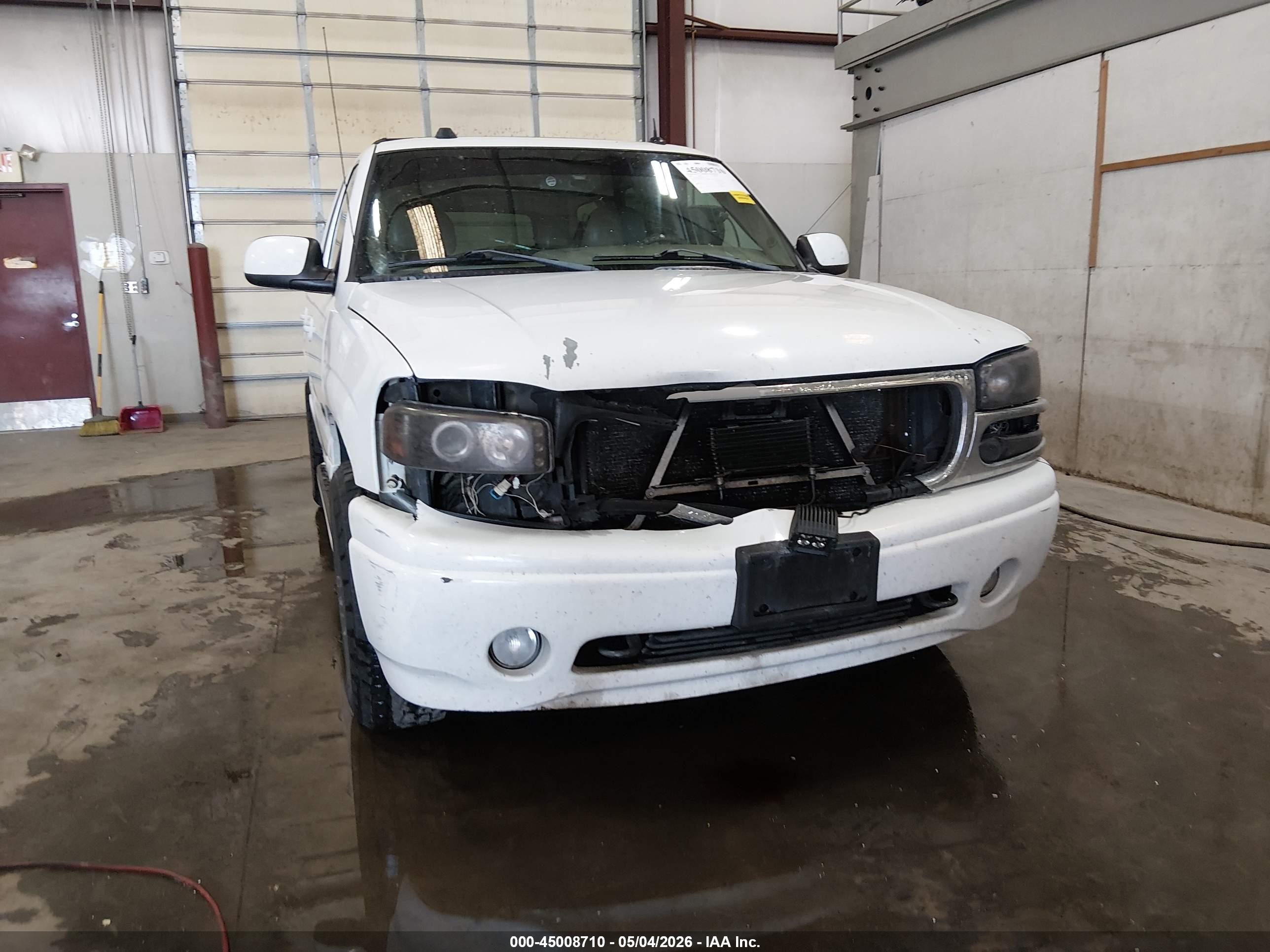 GMC YUKON image 6