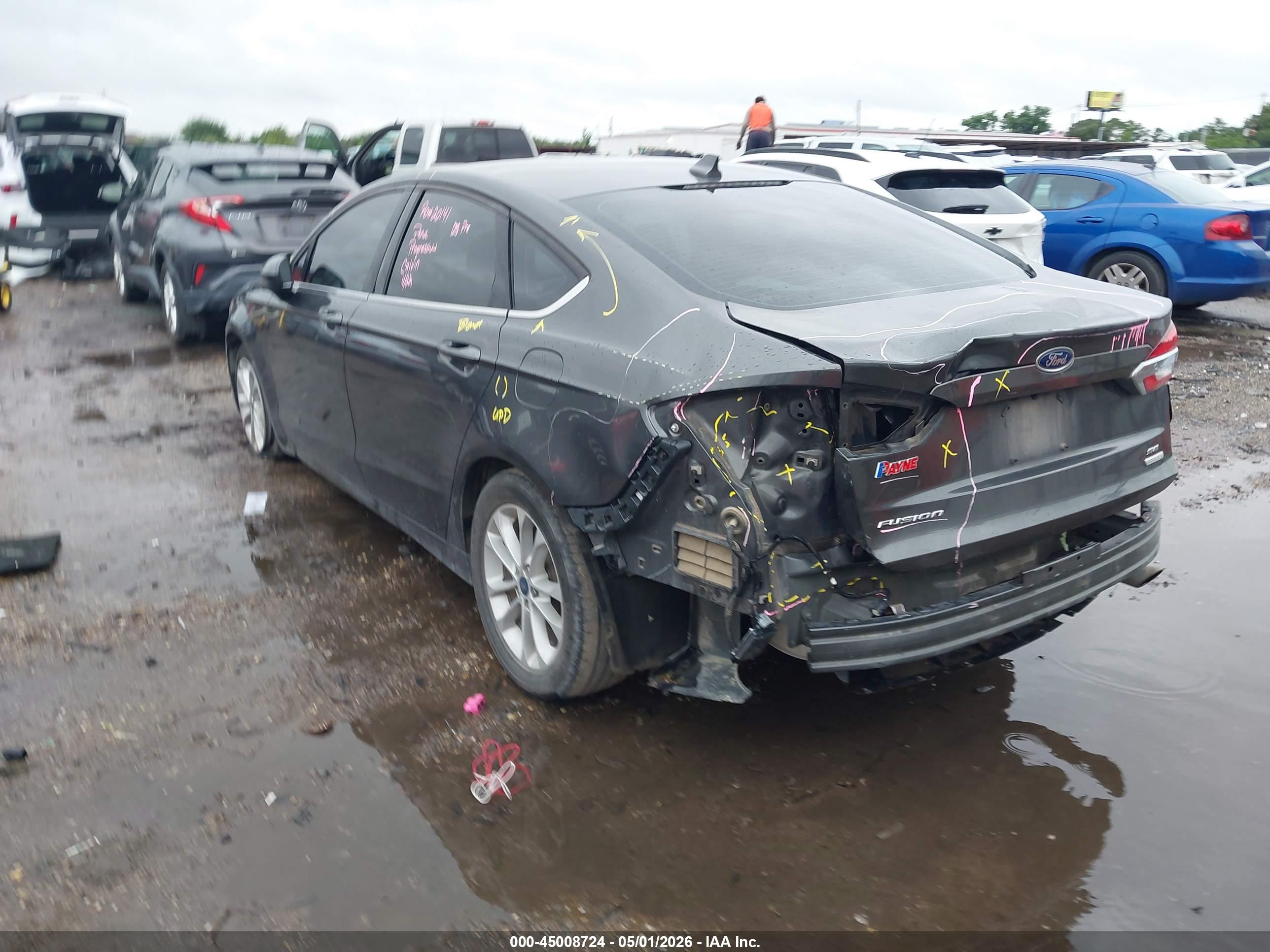 FORD FUSION image 3