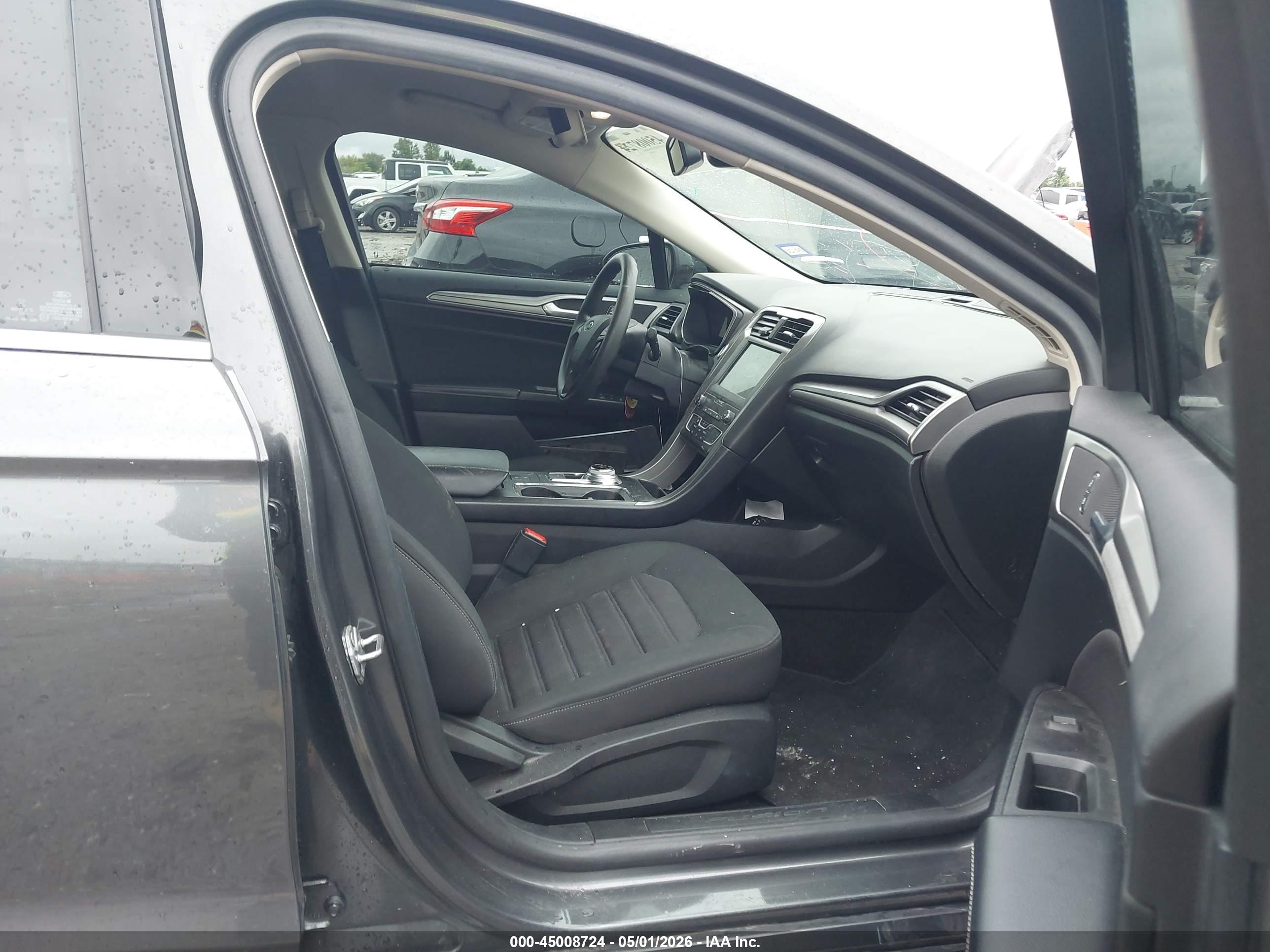 FORD FUSION image 5