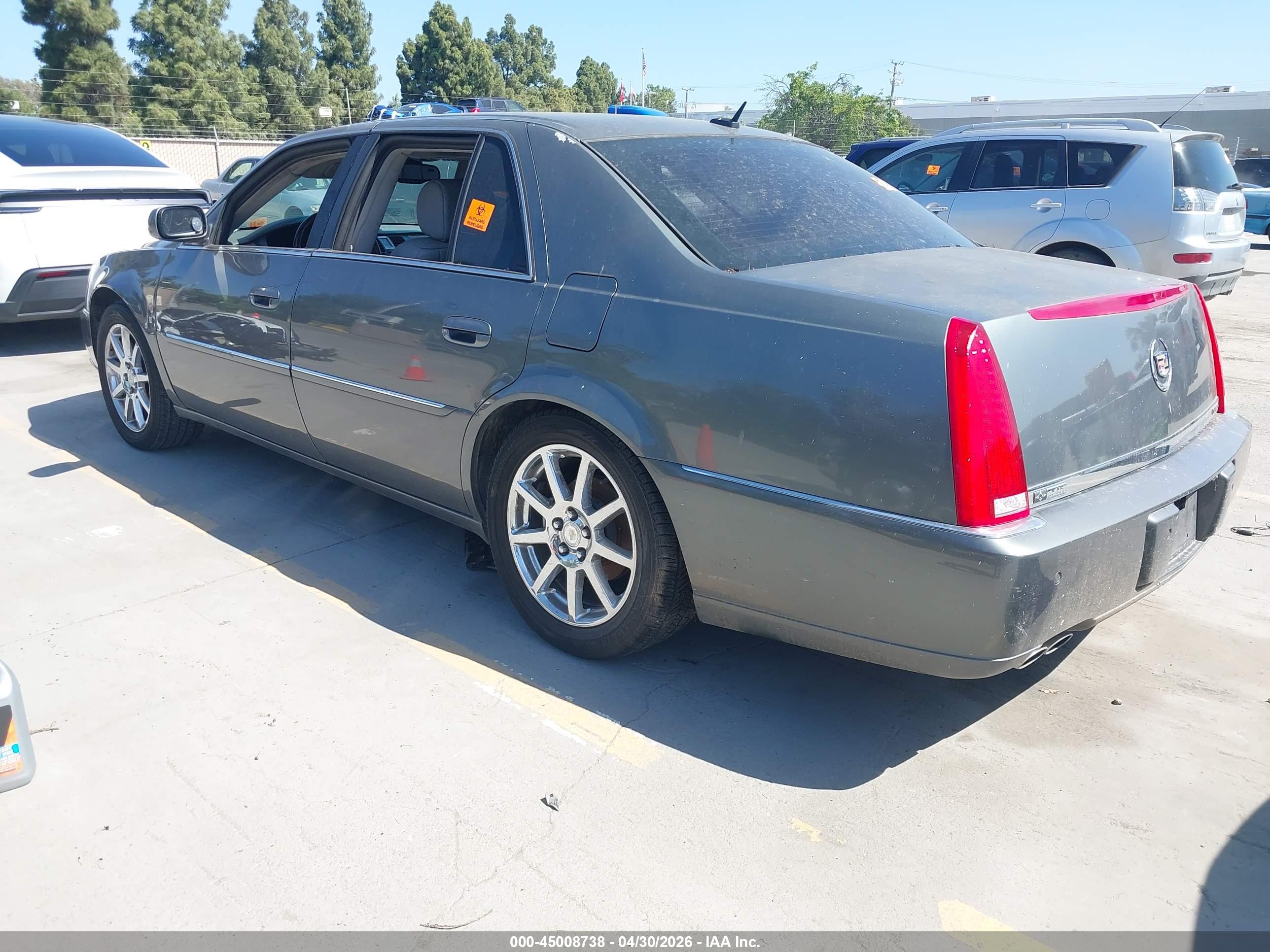 CADILLAC DTS image 3
