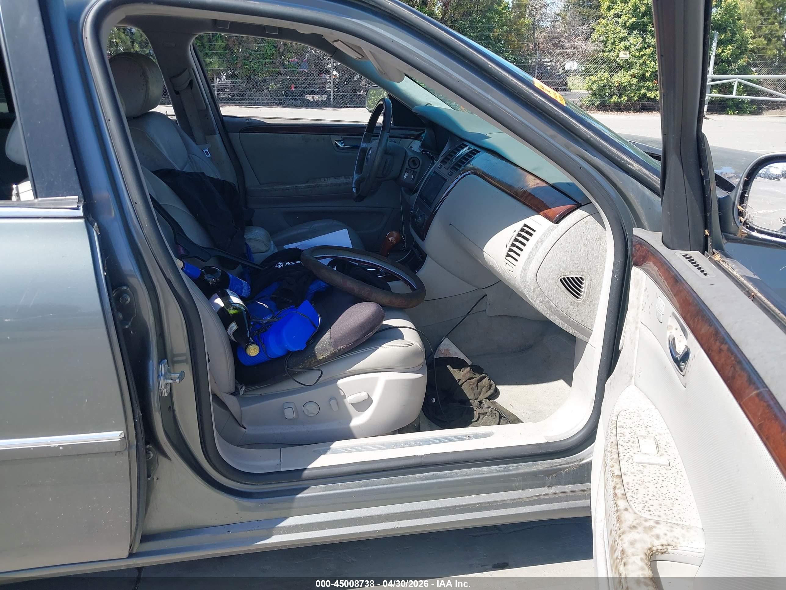 CADILLAC DTS image 5