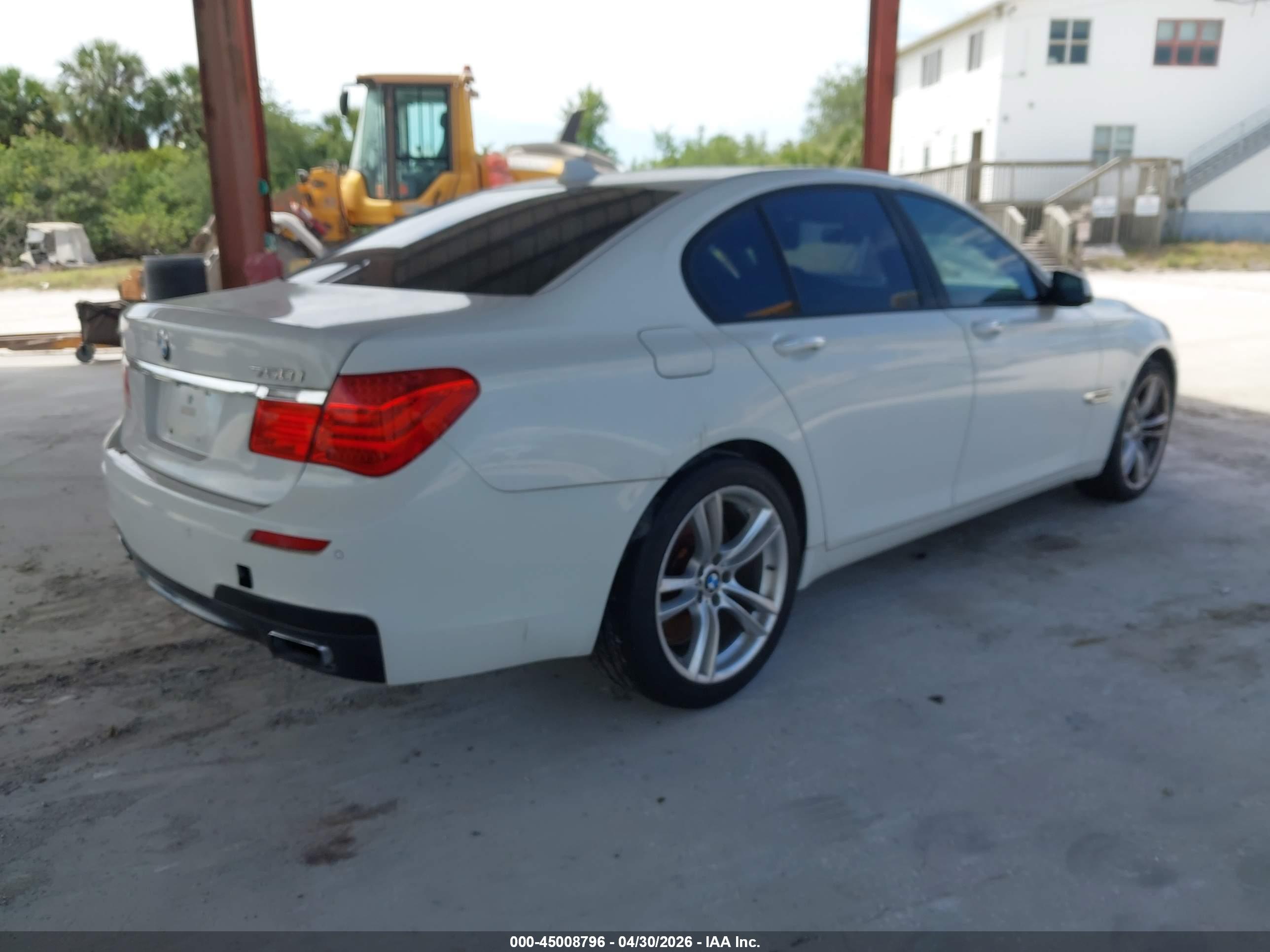 BMW 750I image 4