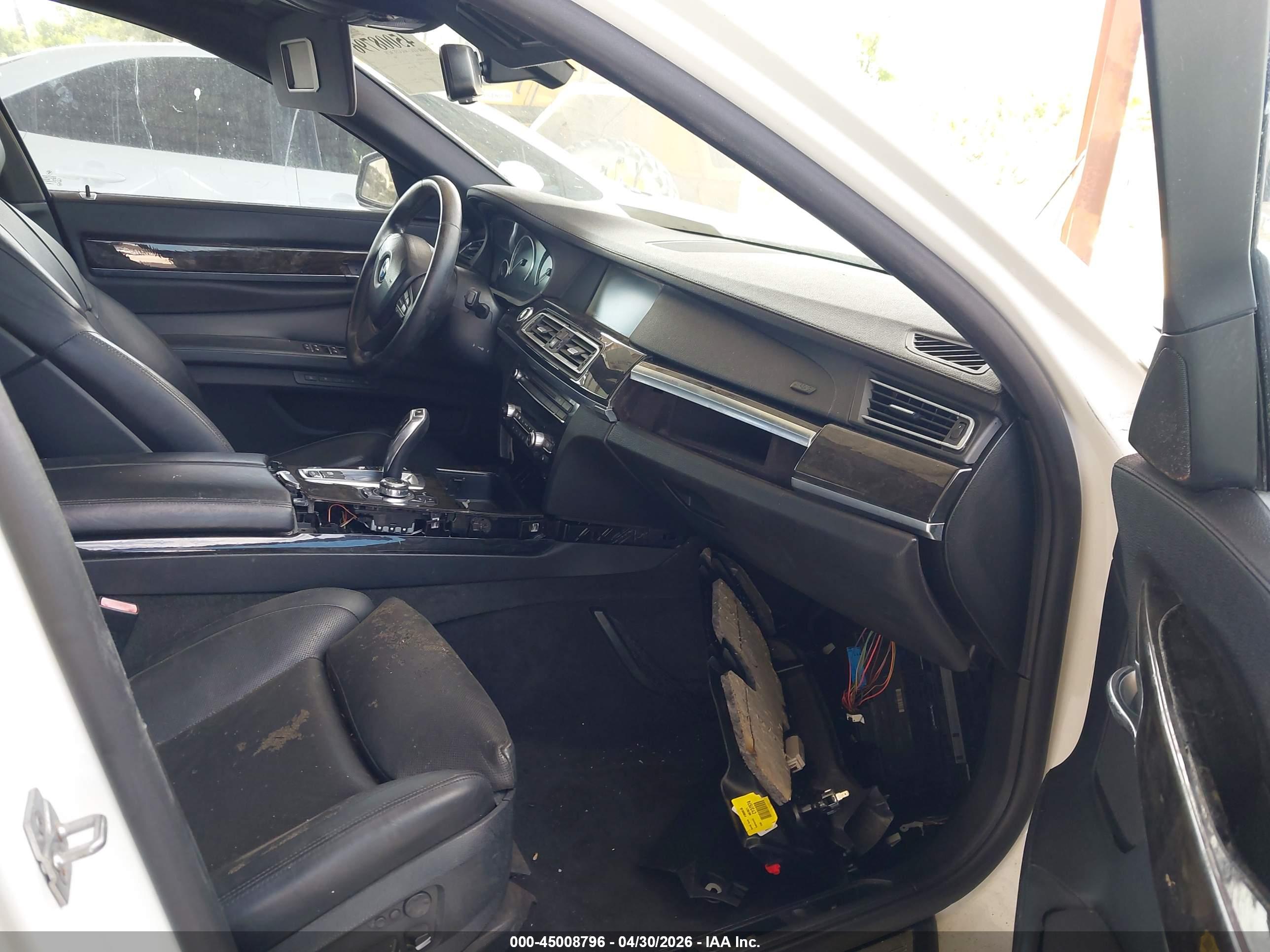 BMW 750I image 5