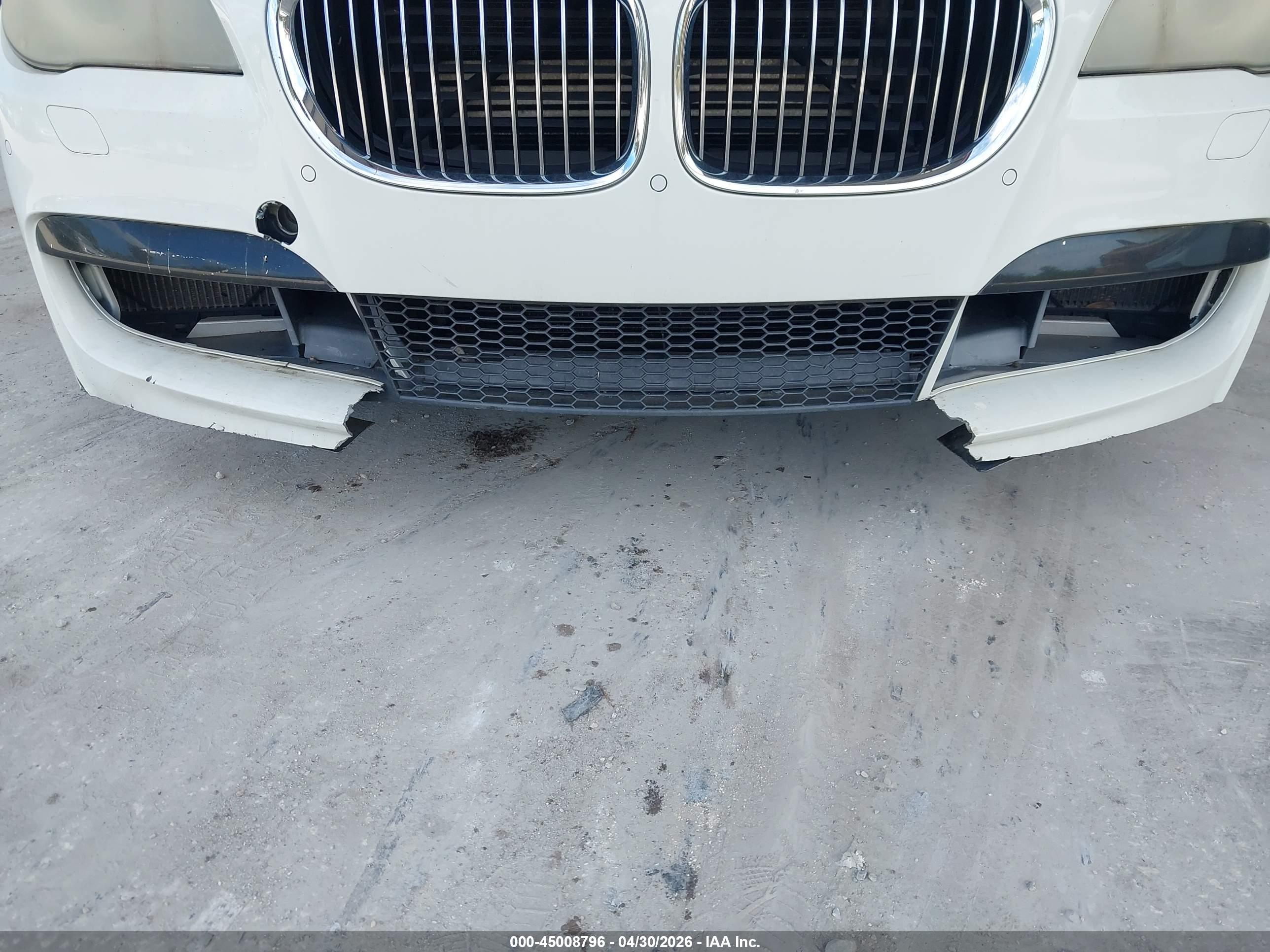 BMW 750I image 6