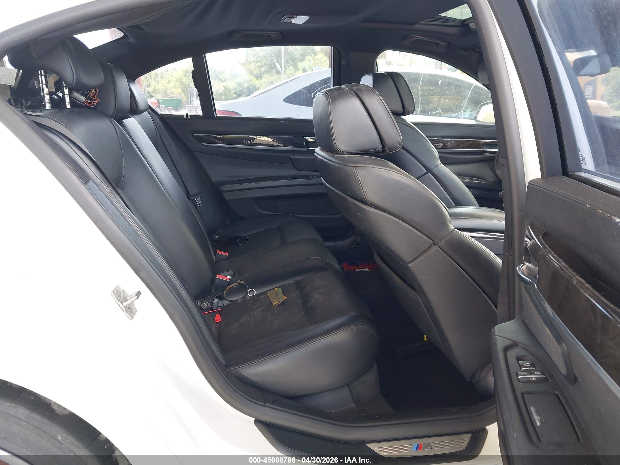BMW 750I image 8