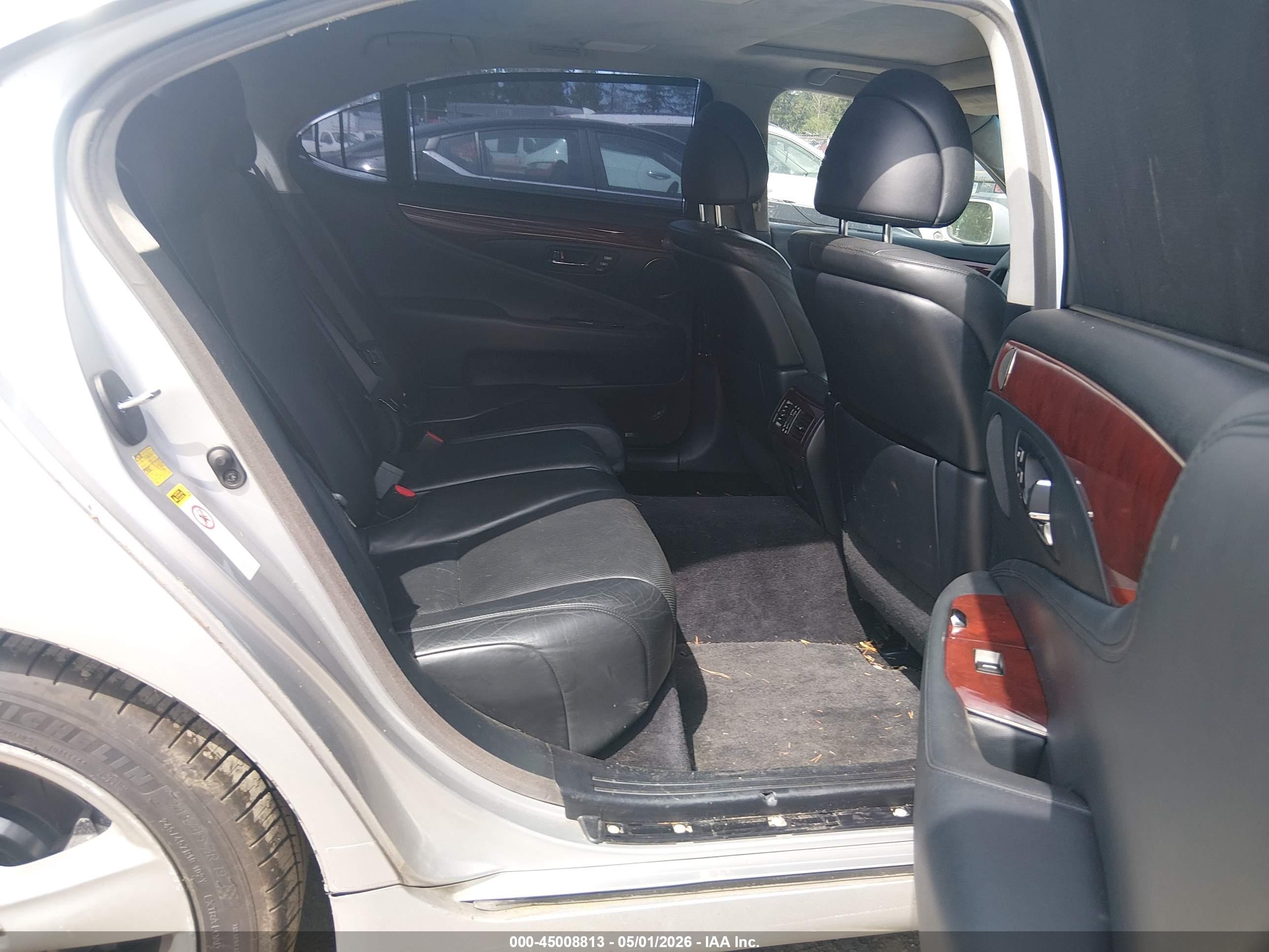 LEXUS LS image 8