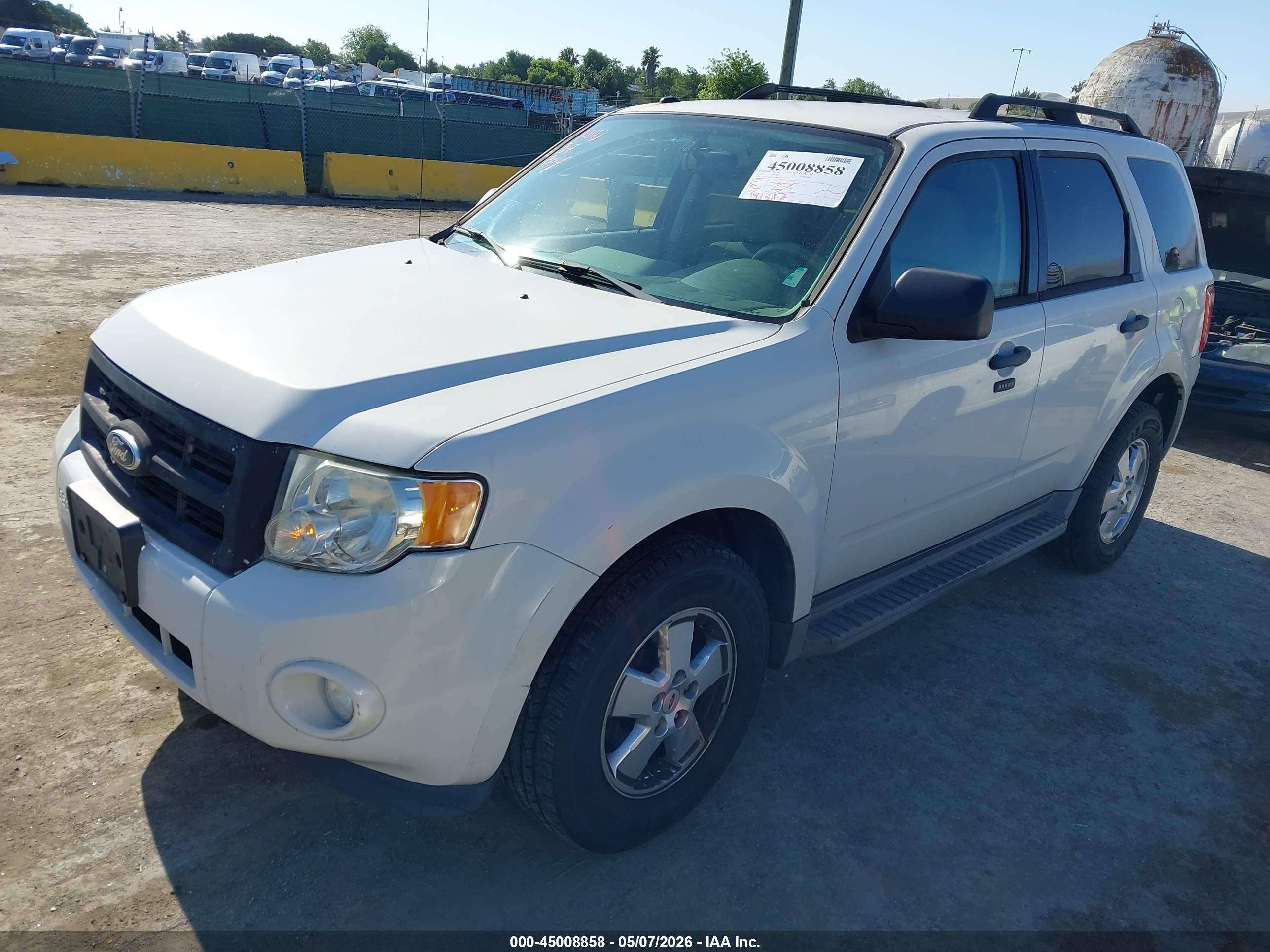 FORD ESCAPE image 2