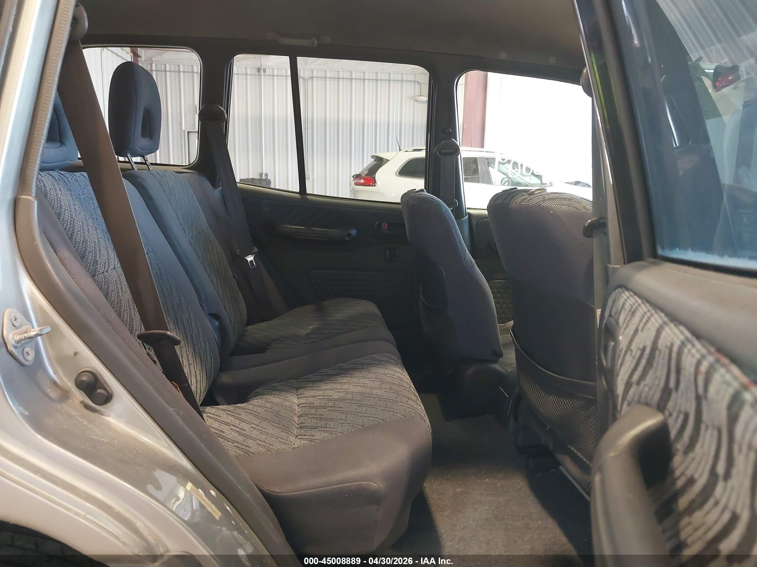 TOYOTA RAV4 image 8