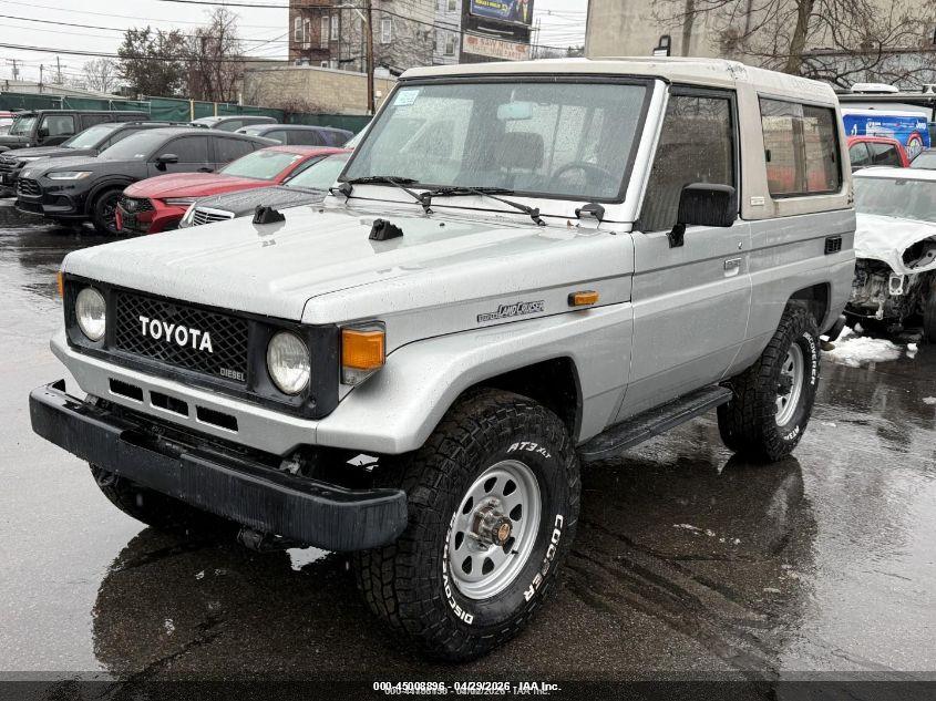 TOYOTA LAND image 2