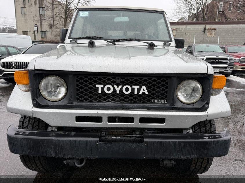 TOYOTA LAND image 6