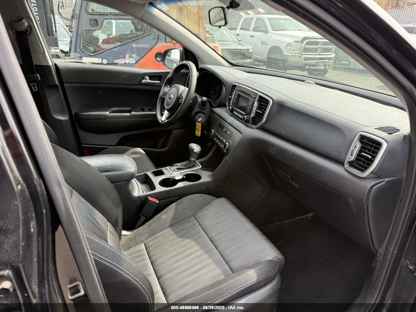 KIA SPORTAGE image 5