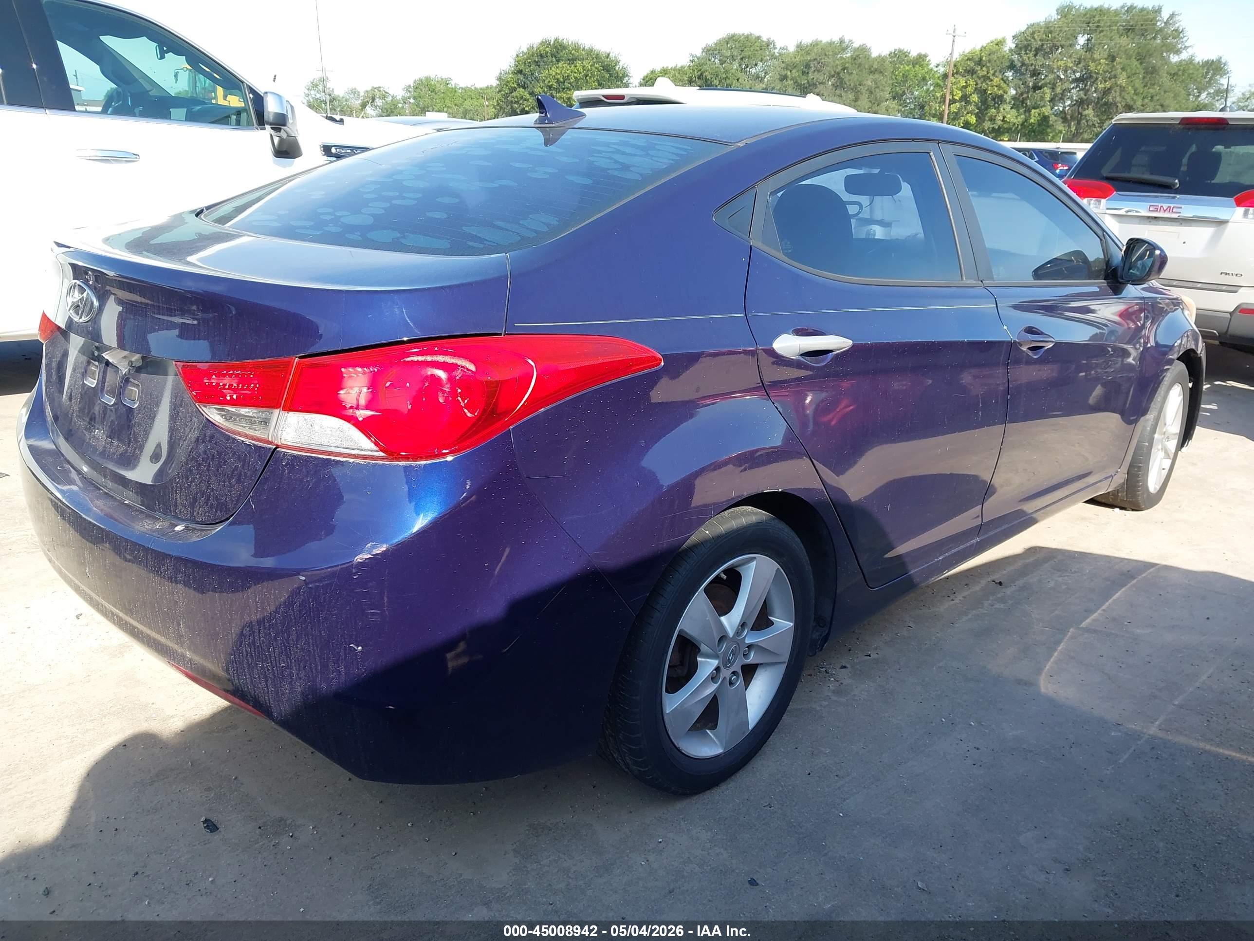HYUNDAI ELANTRA image 4