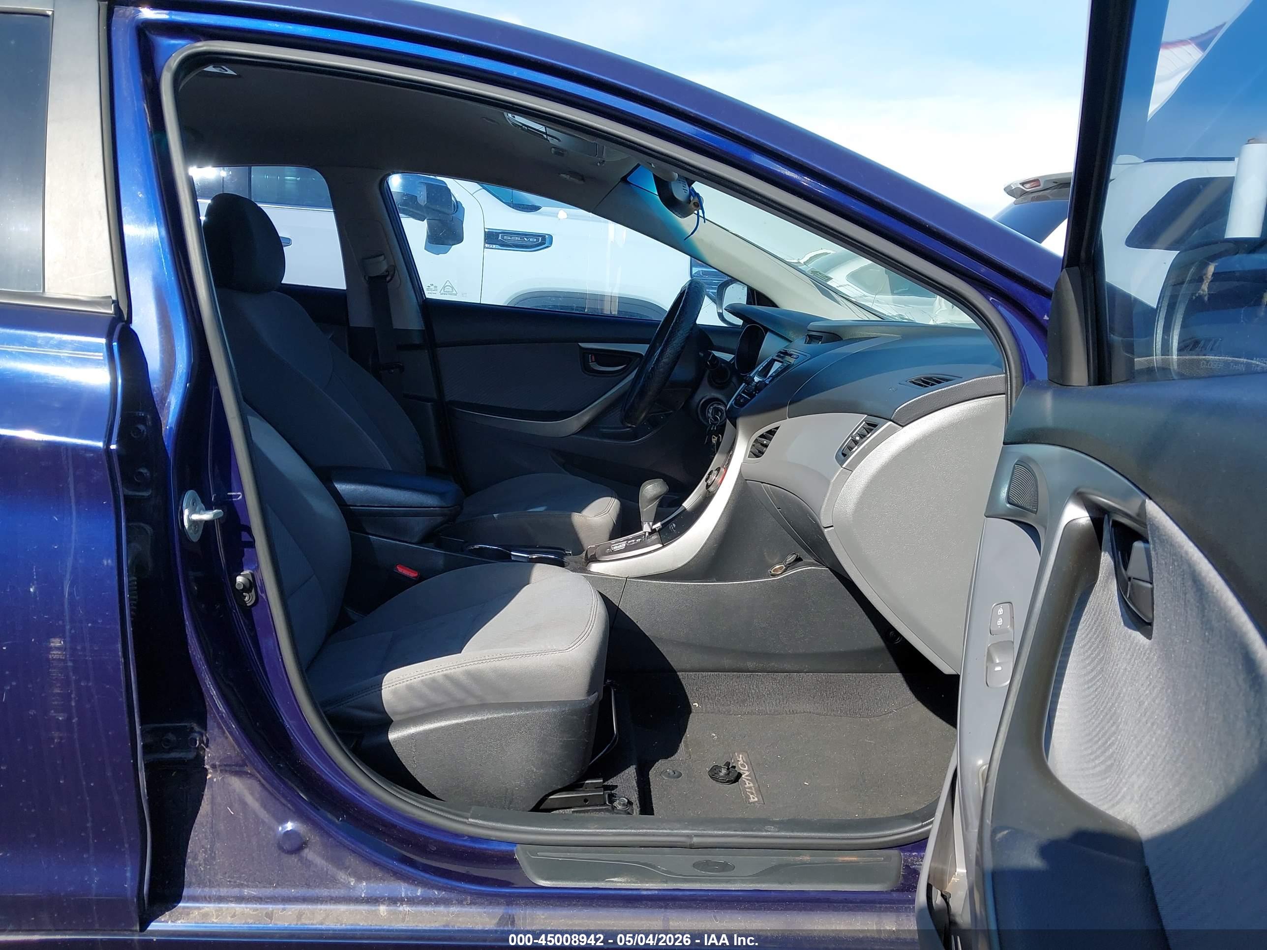HYUNDAI ELANTRA image 5