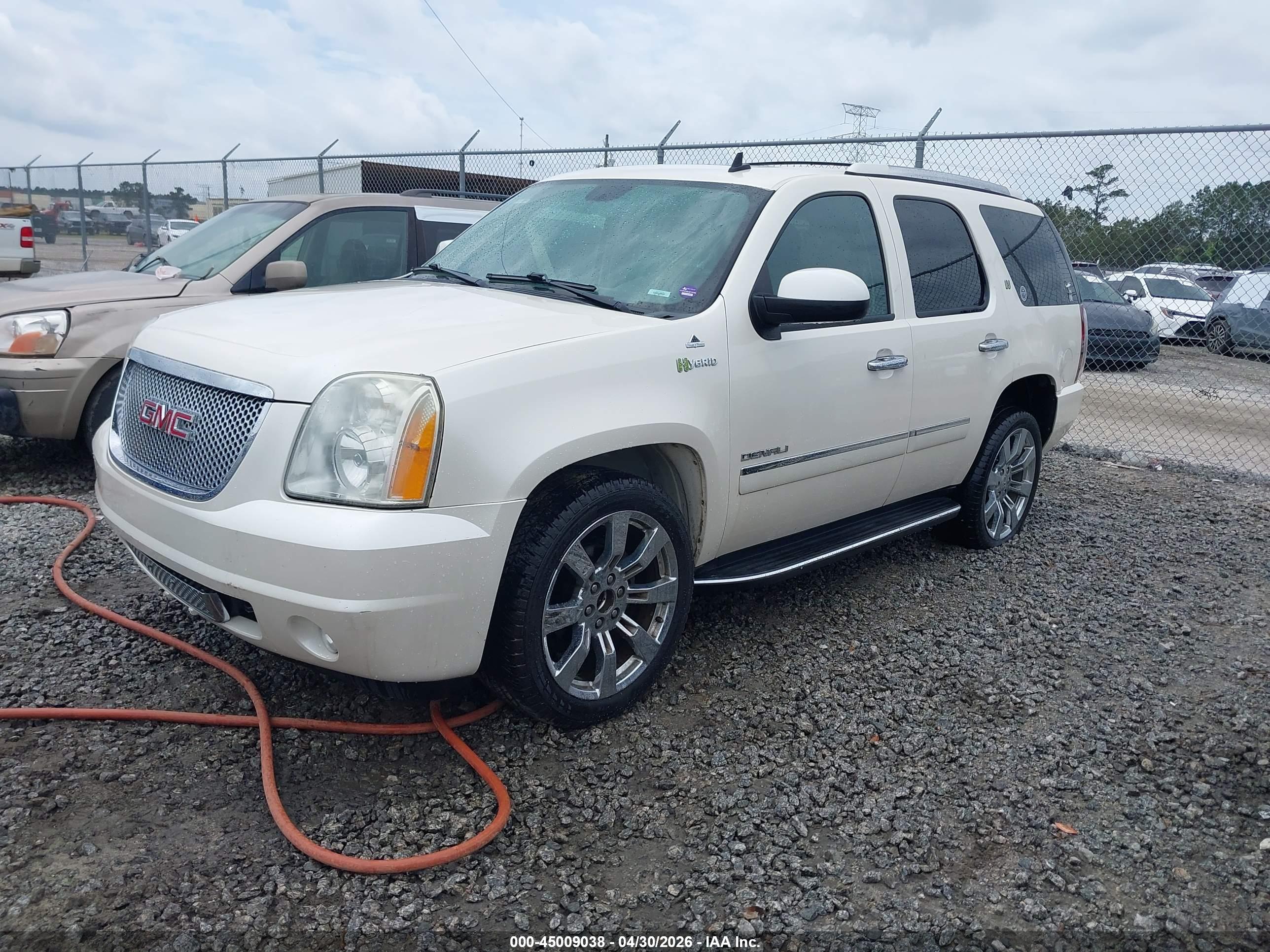 GMC YUKON image 2