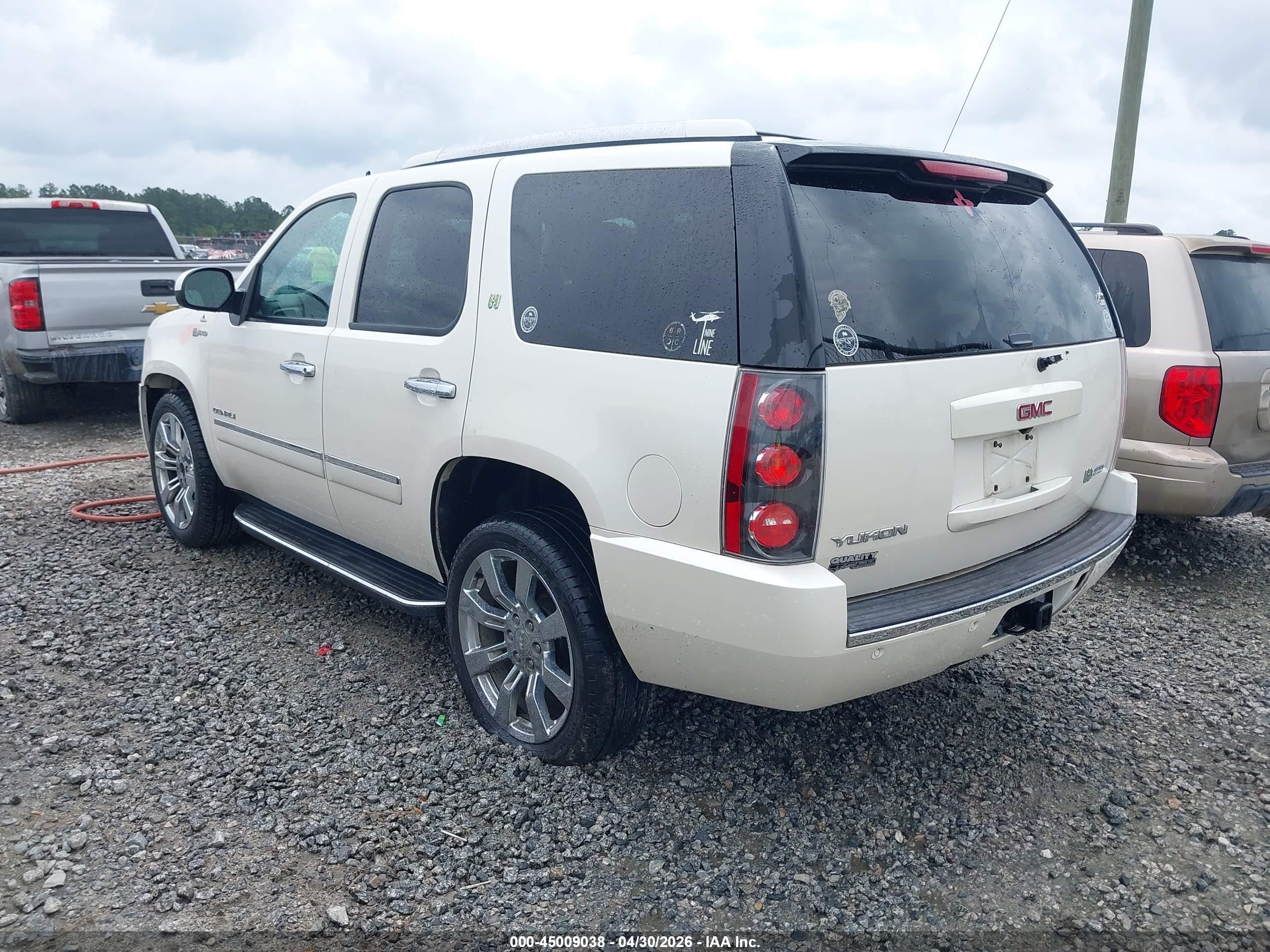 GMC YUKON image 3