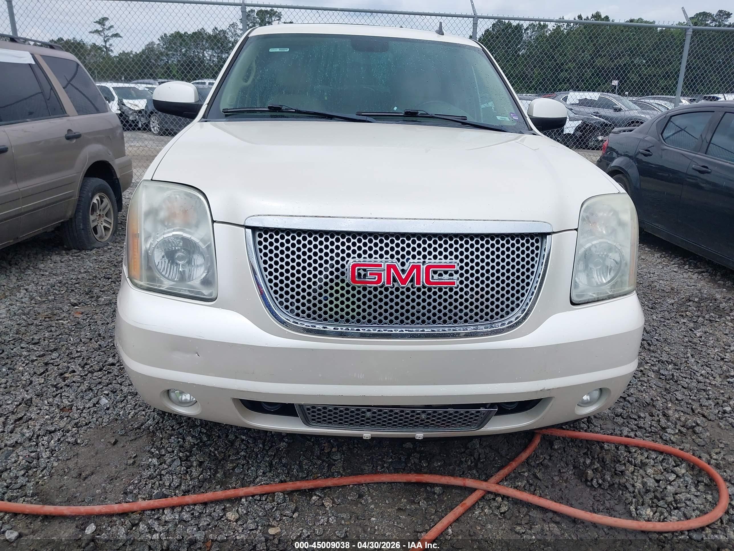 GMC YUKON image 6
