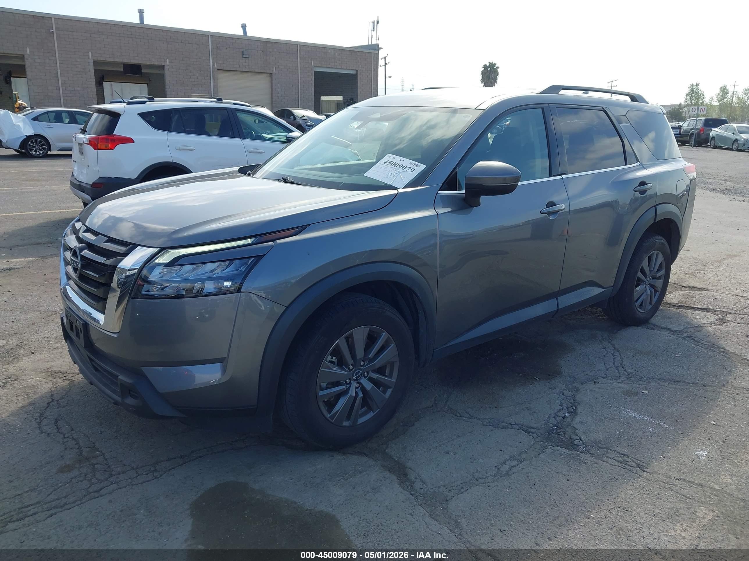 NISSAN PATHFINDER image 2